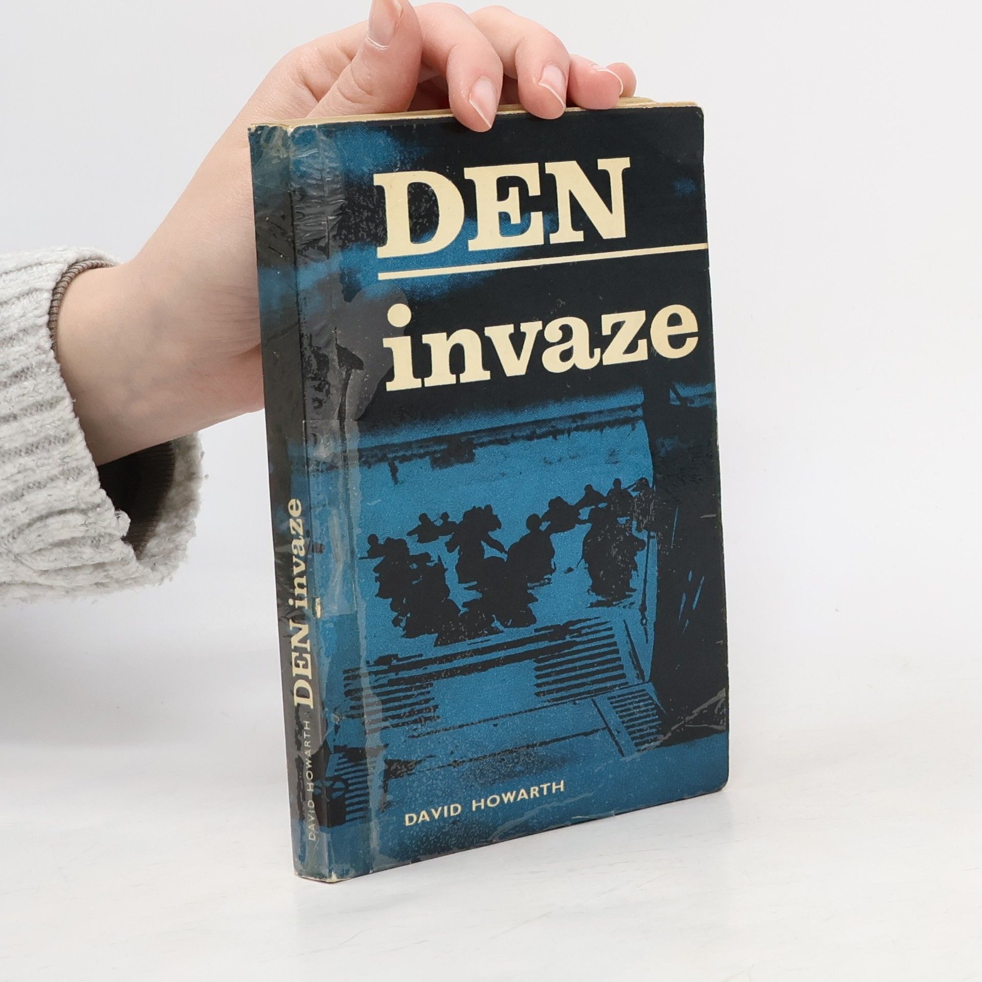 David Armine Howarth Den invaze