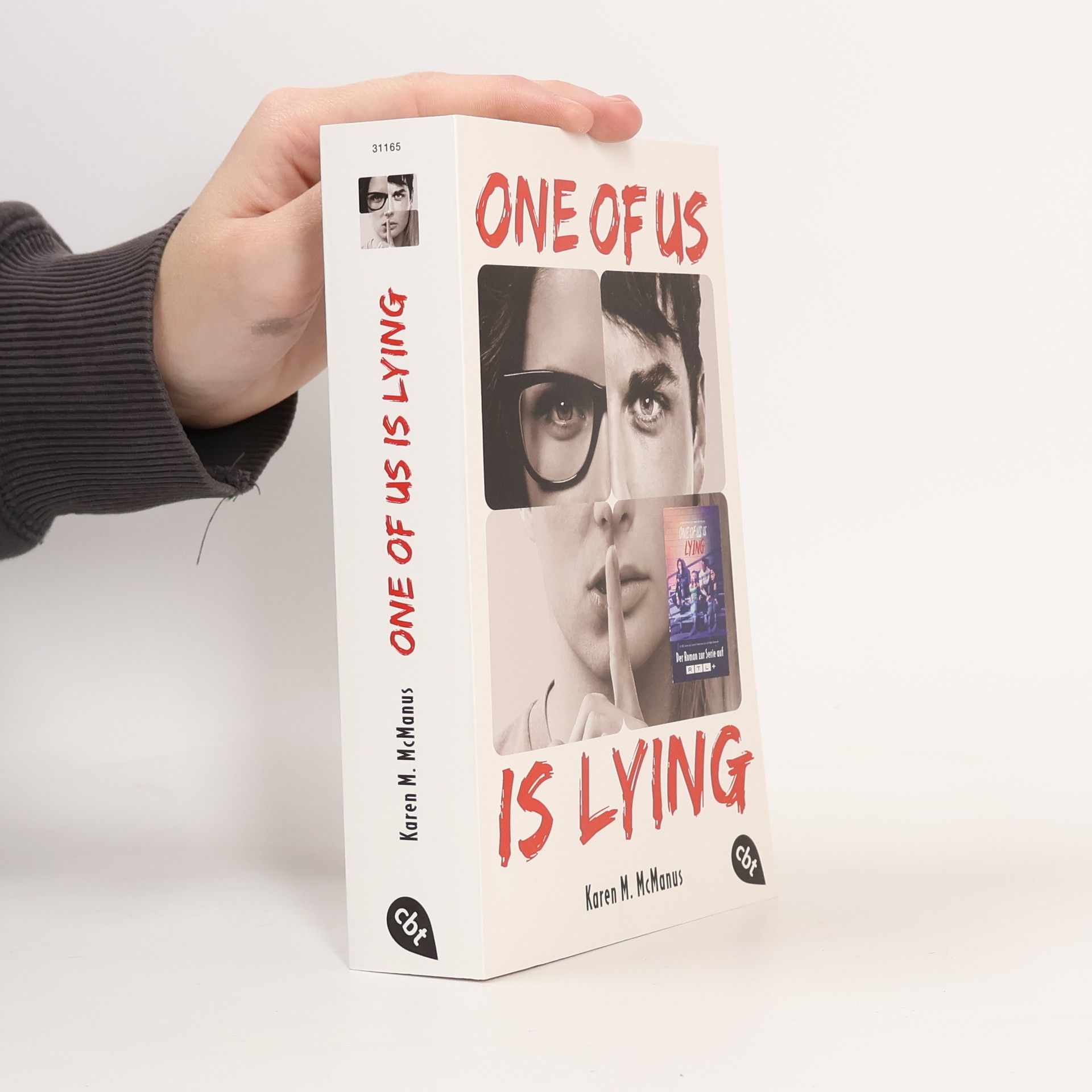 Karen M. McManus One of us is lying