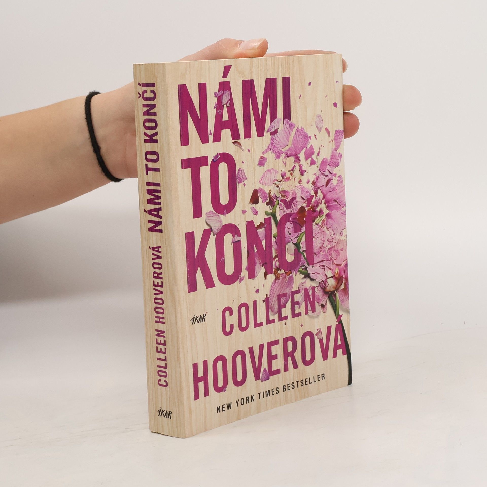 Colleen Hoover Námi to končí