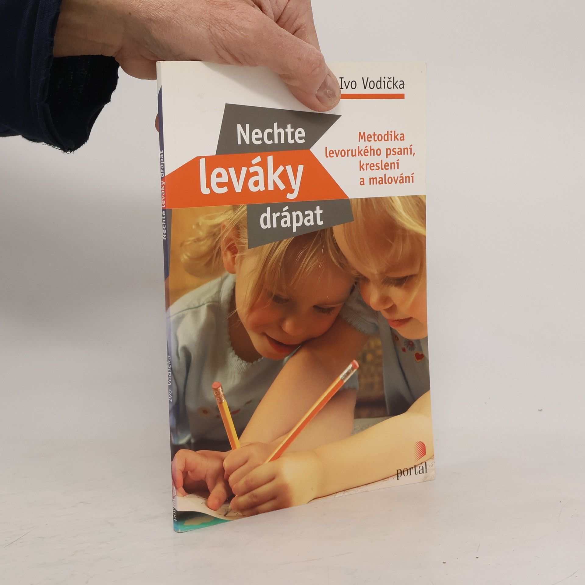 Ivo Vodička Nechte leváky drápat. Metodika levorukého psaní, kreslení a malování