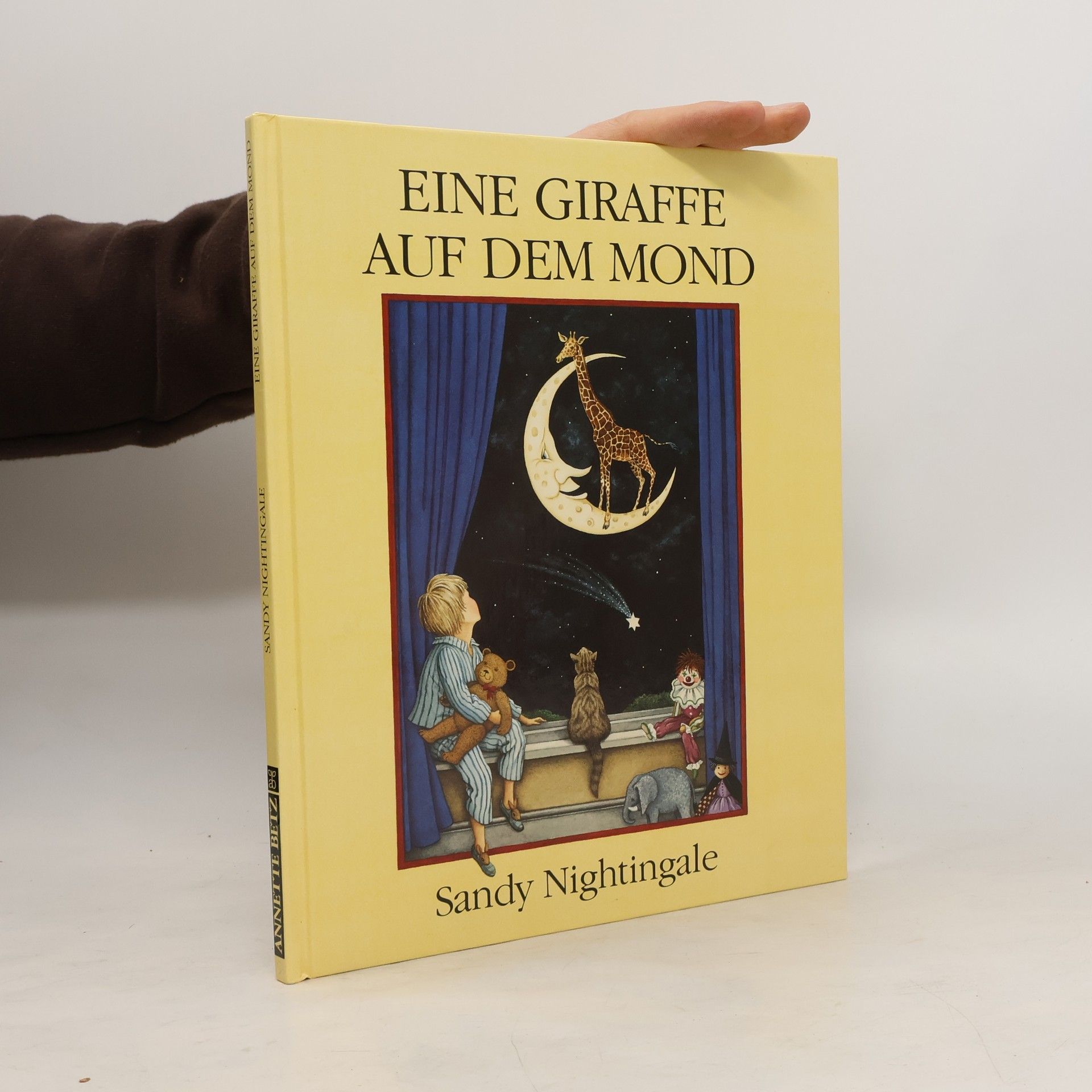 Eine Giraffe auf dem Mond