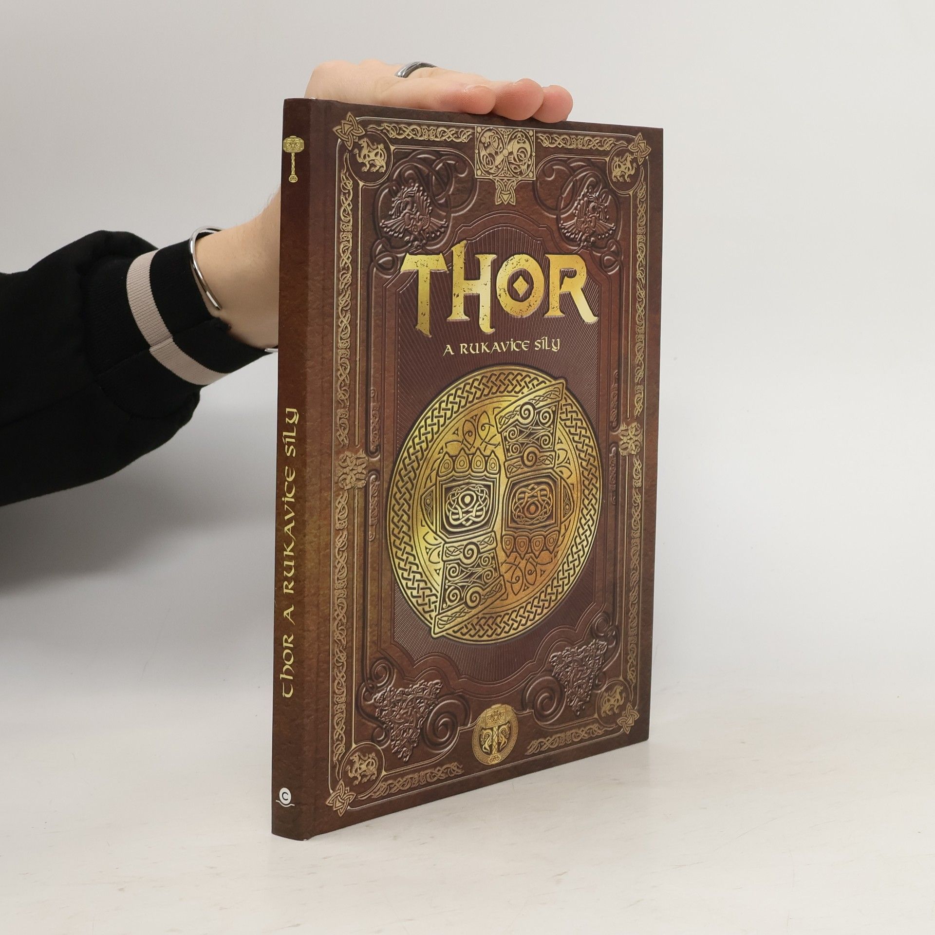 Thor a rukavice síly