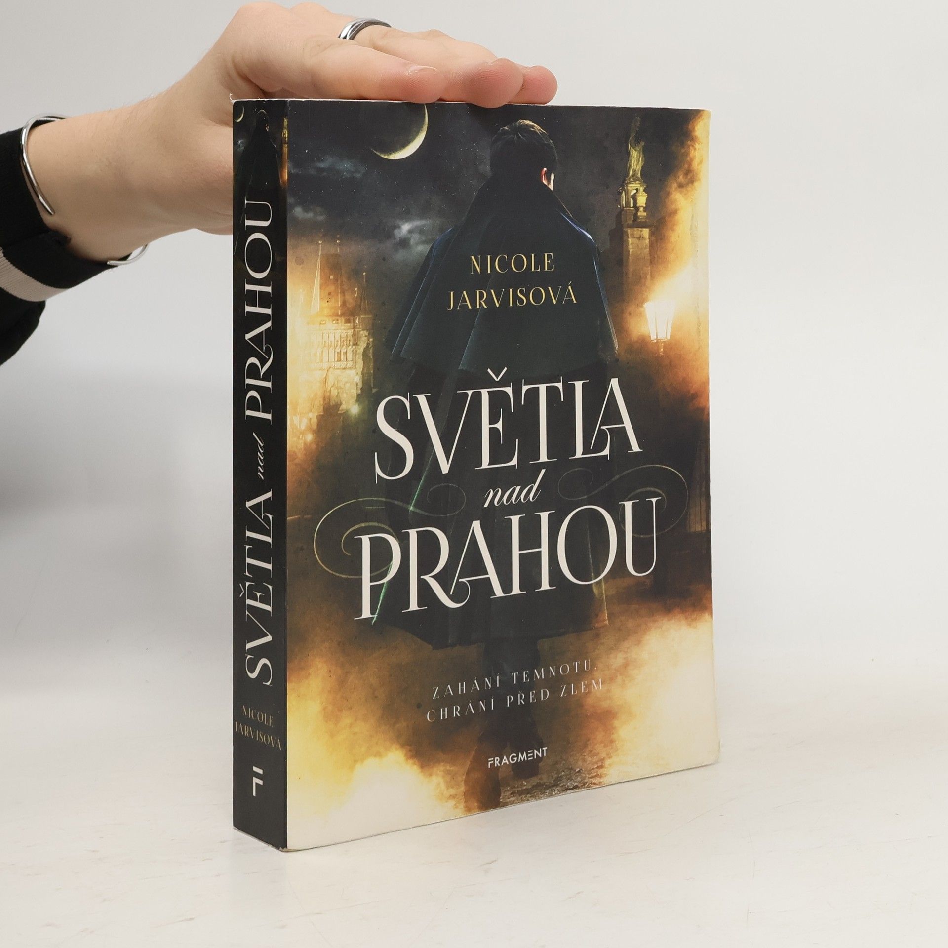 Nicole Jarvis Světla nad Prahou