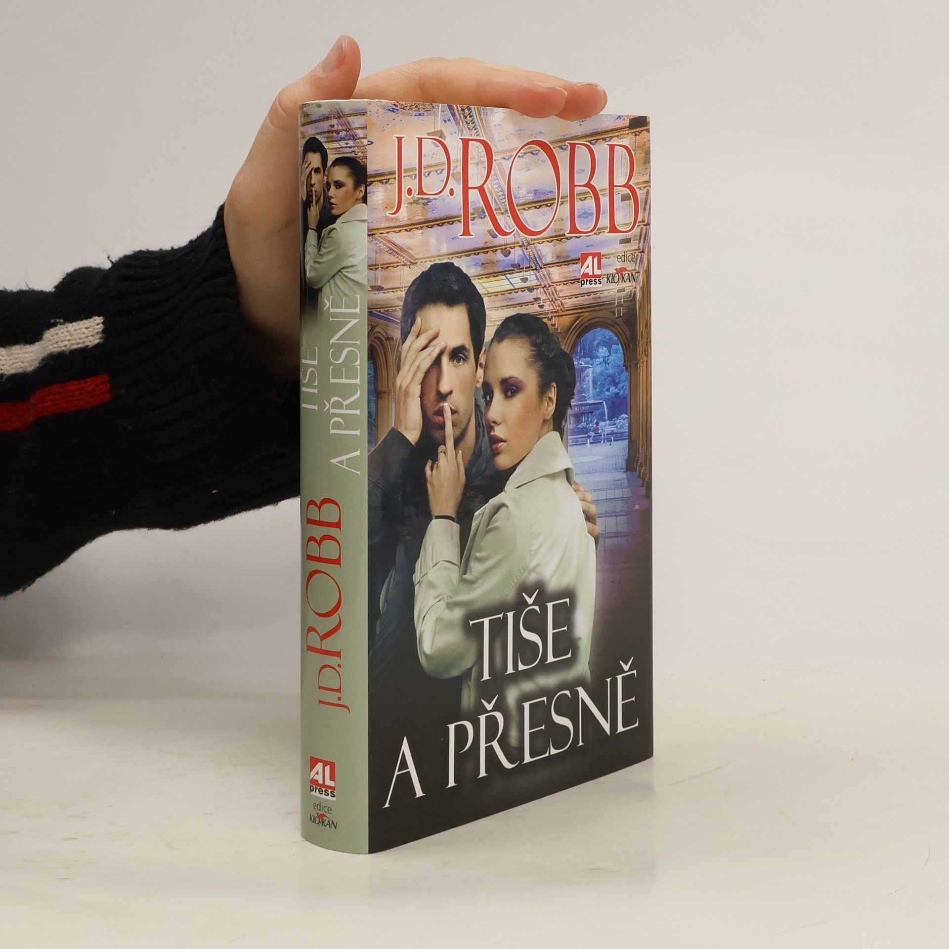 Nora Roberts Tiše a přesně