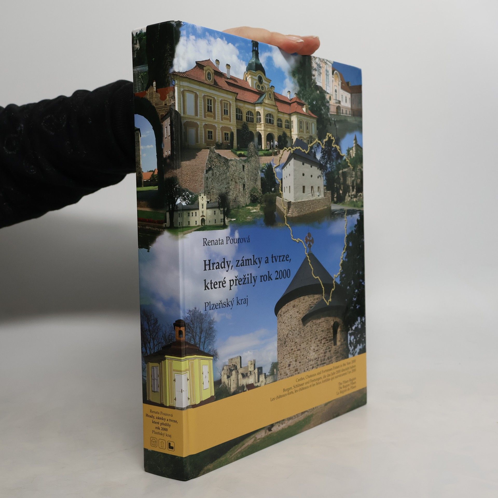 Renata Pourová Hrady, zámky a tvrze, které přežily rok 2000. Plzeňský kraj