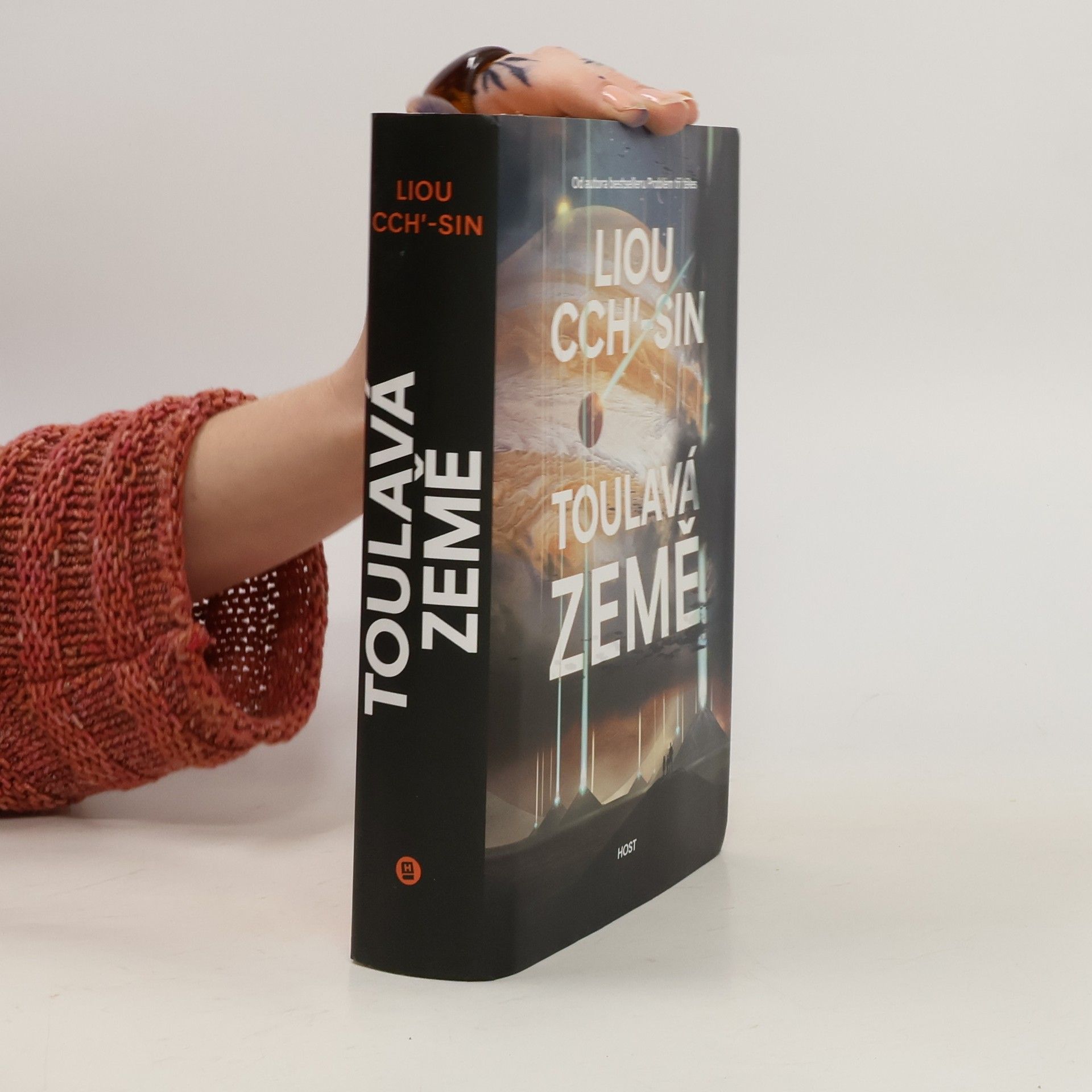 Cixin Liu Toulavá Země