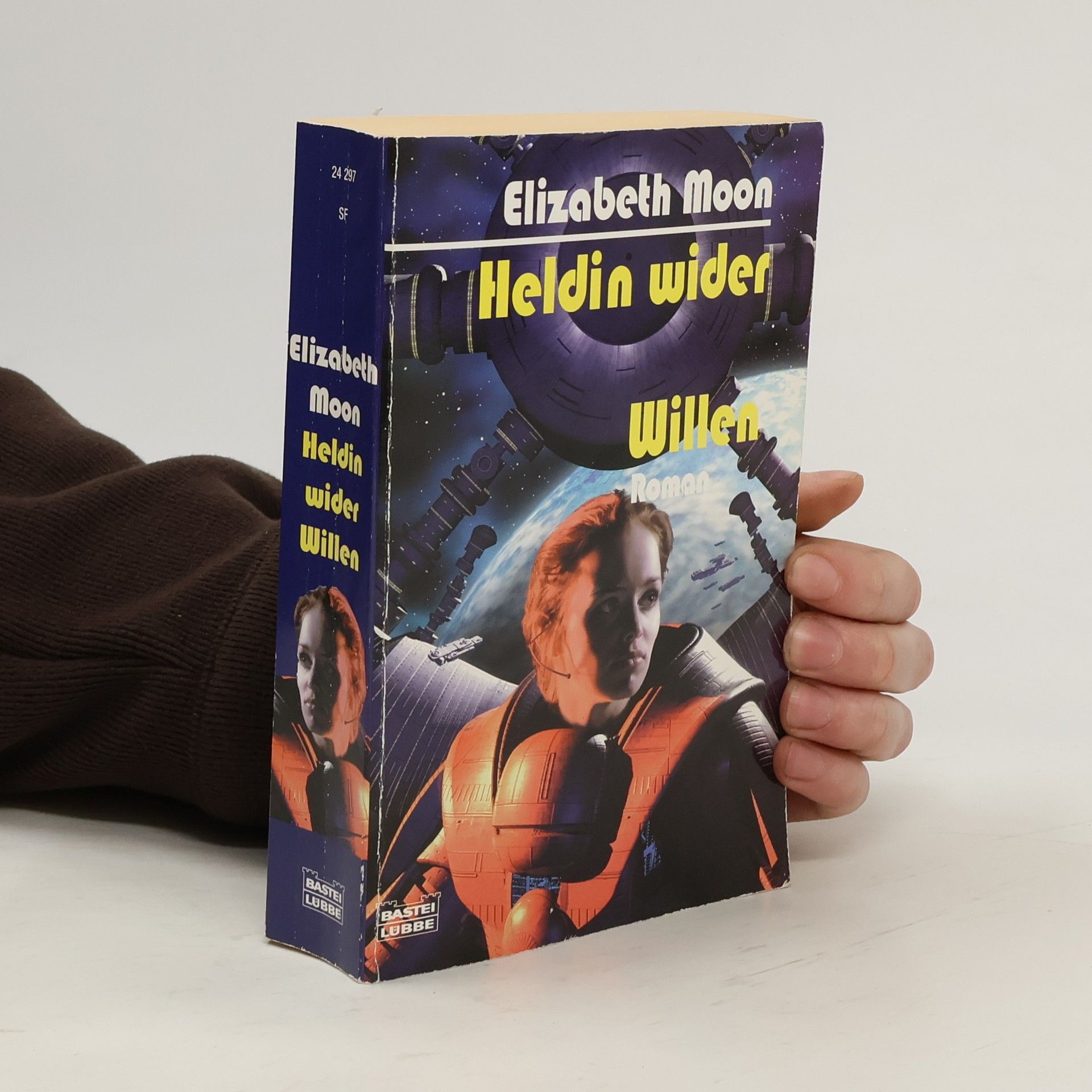 Heldin wider Willen. Roman. Dtsch. v. Thomas Schichtel