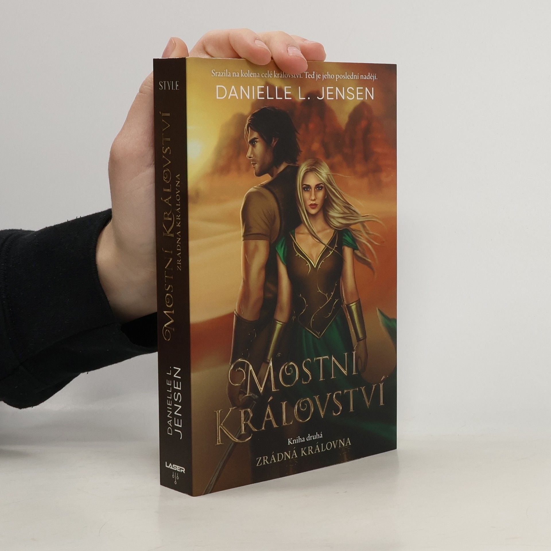 Danielle L. Jensen Zrádná královna