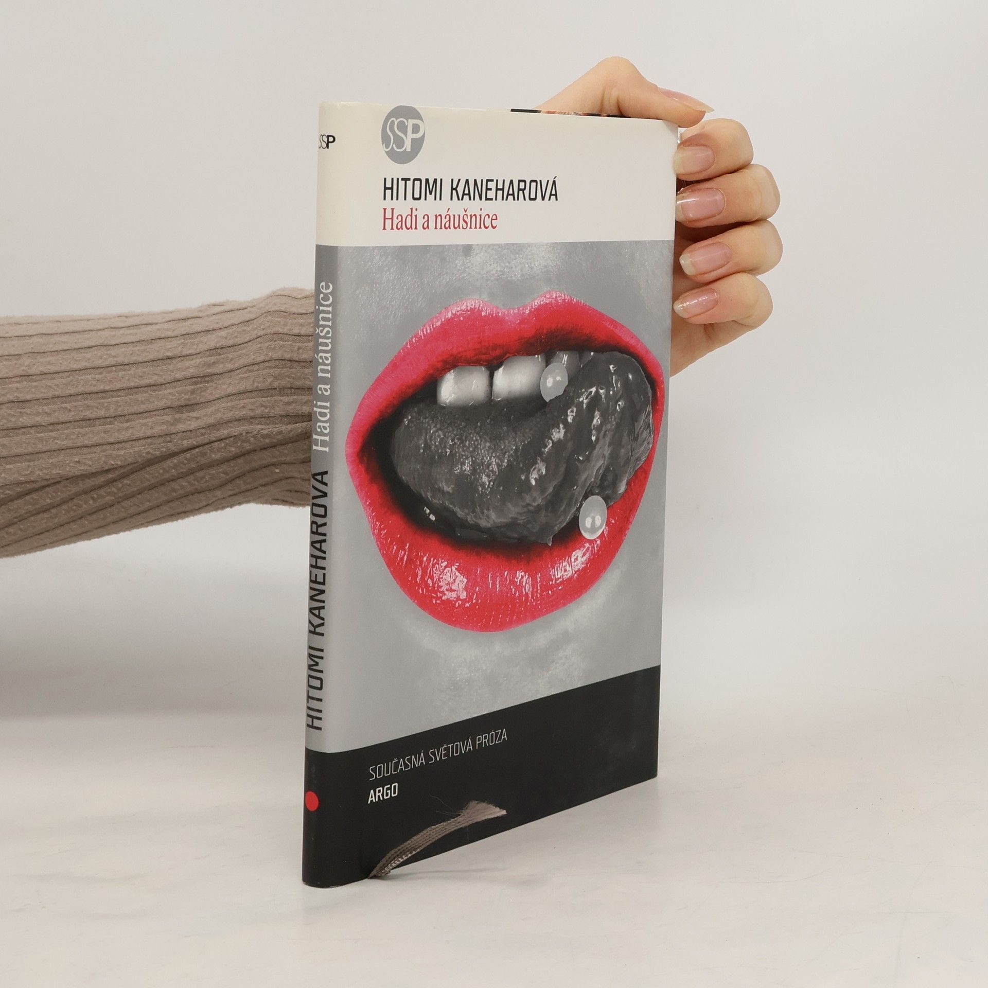 Hitomi Kanehara Hadi a náušnice