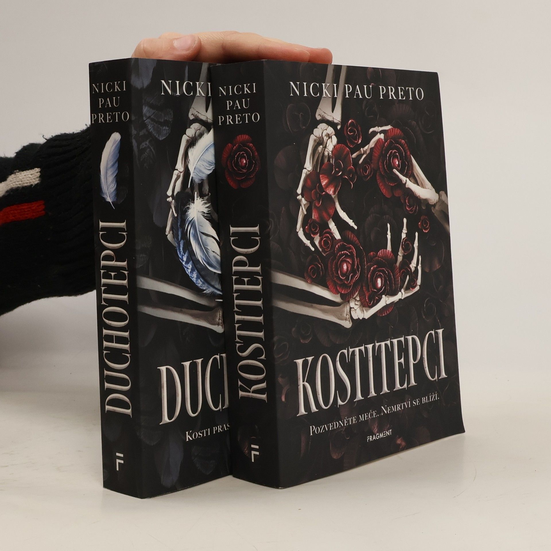 Nicki Pau Preto Kostitepci. Duchotepci