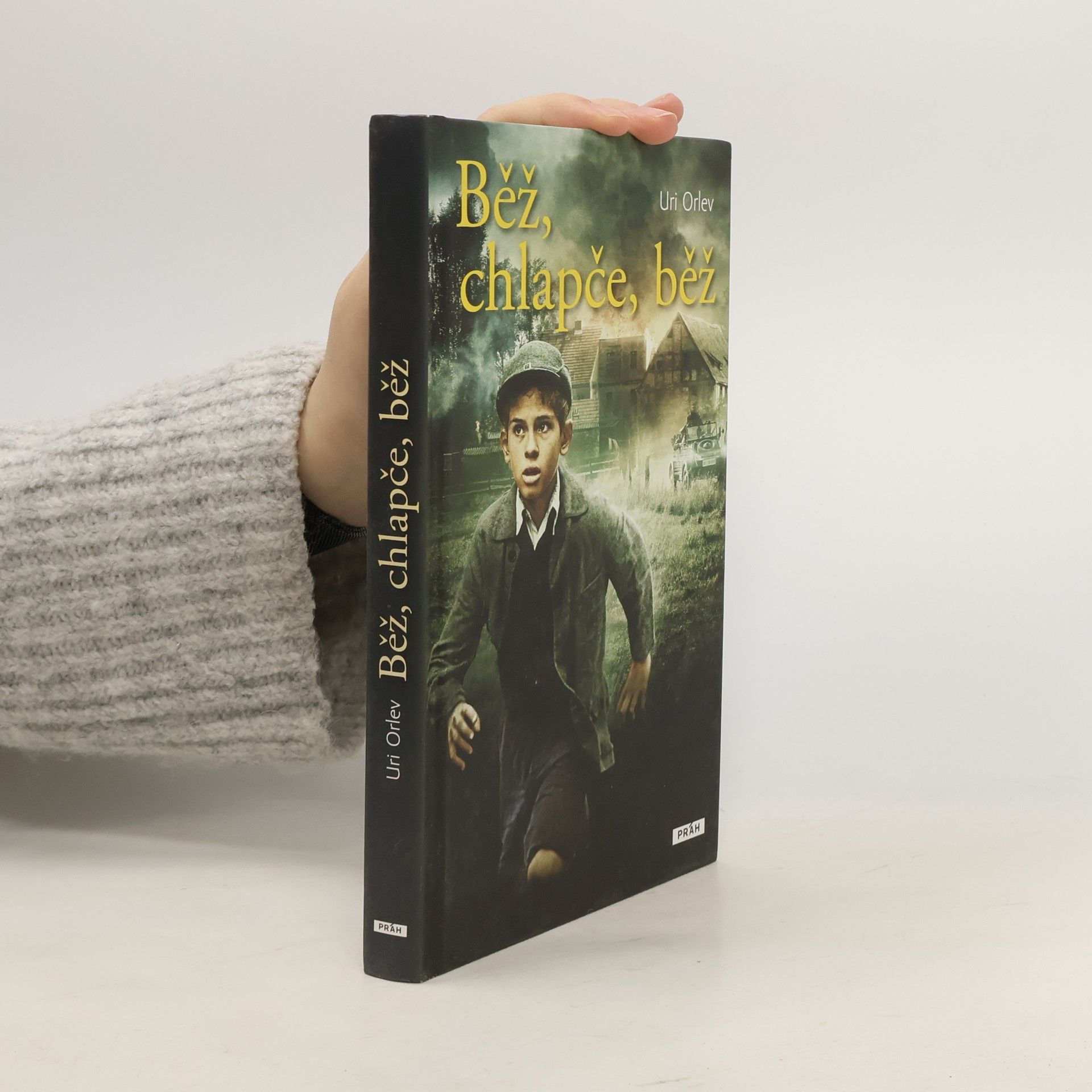 Uri Orlev Běž, chlapče, běž