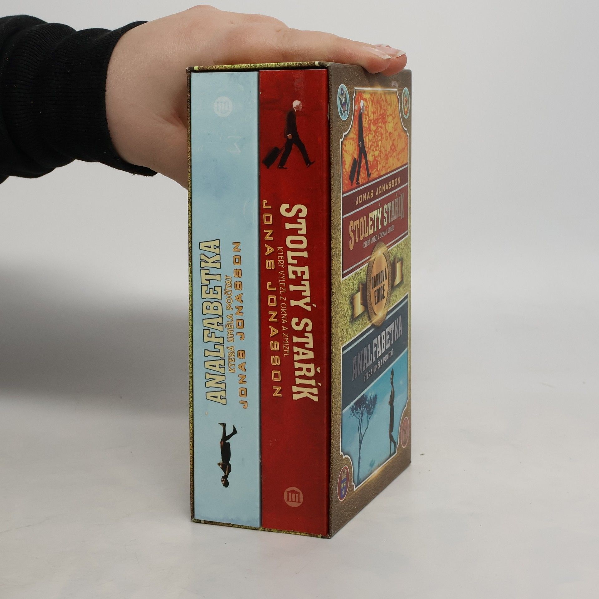 Stoletý stařík, který vylezl z okna a zmizel + Analfabetka, která uměla počítat - dárková edice