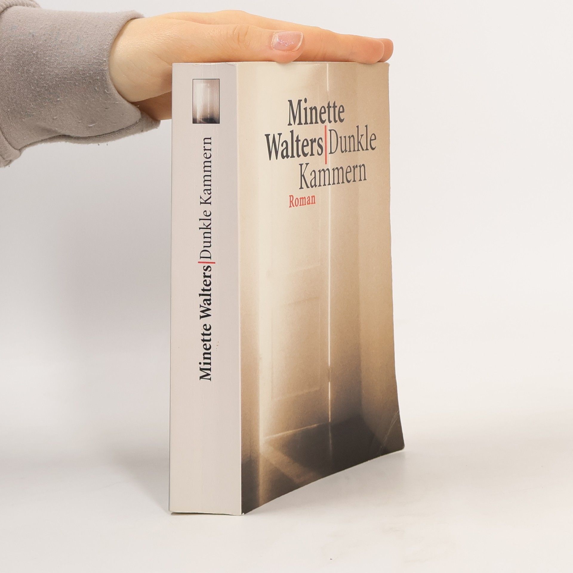 Minette Walter Dunkle Kammern