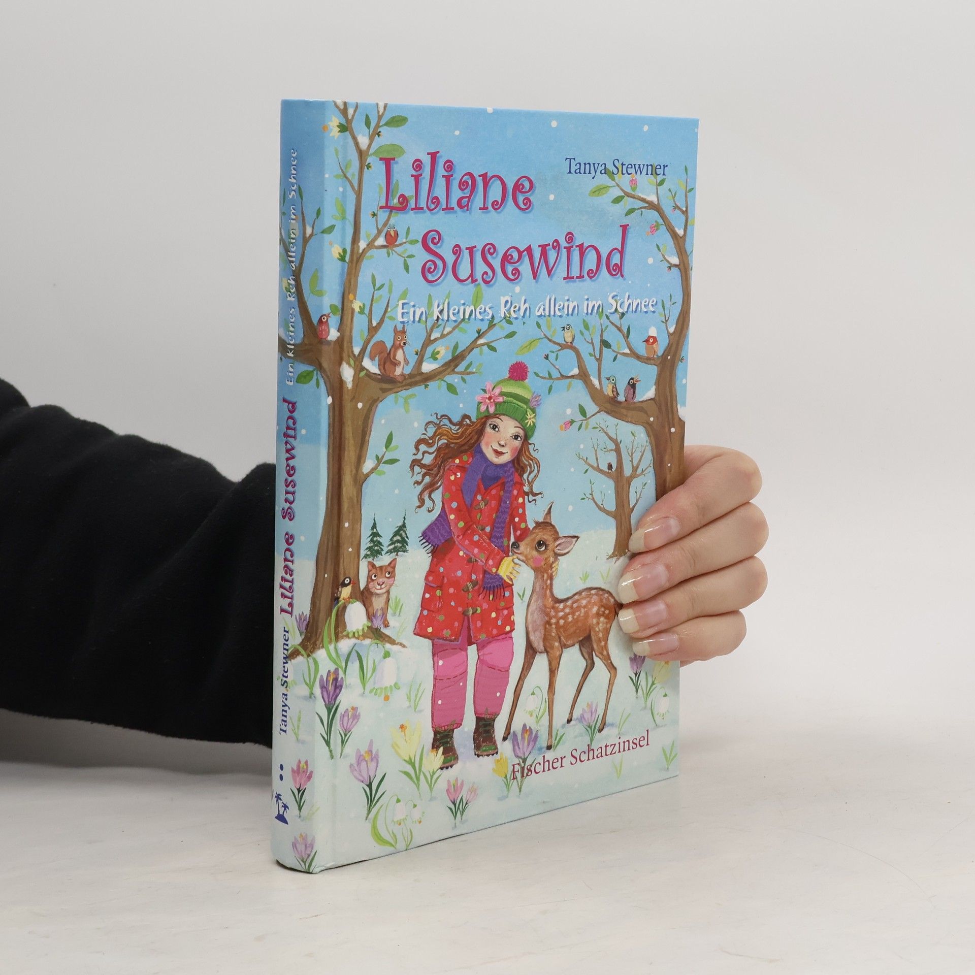 Liliane Susewind Ein kleines Reh allein im Schnee