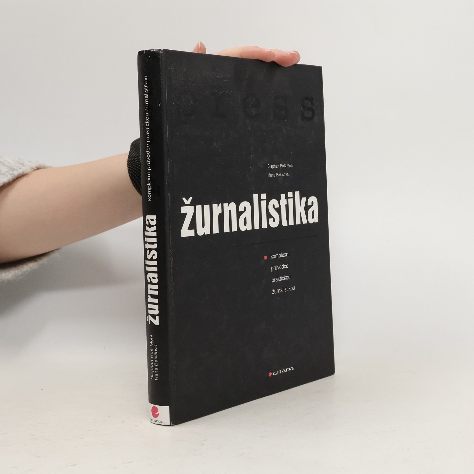 Stephan Ruß-Mohl Žurnalistika : komplexní průvodce praktickou žurnalistikou