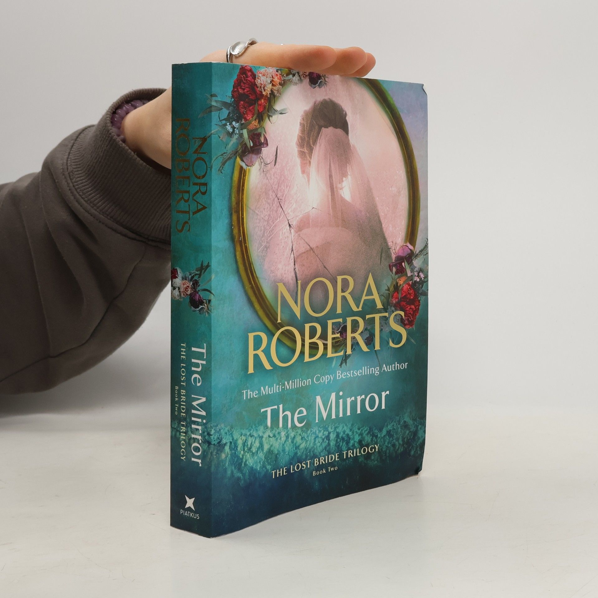 Nora Roberts The Lost Bride Trilogy - 2: The Mirror