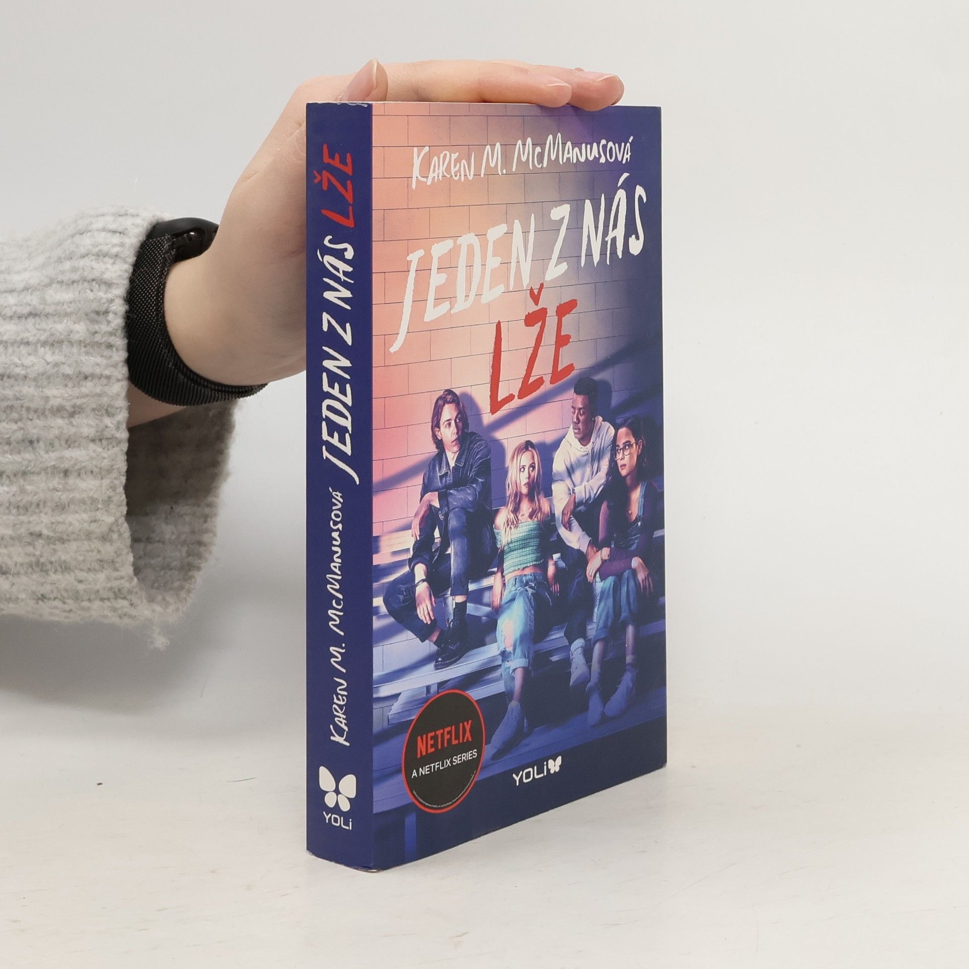 Karen M. McManus Jeden z nás lže