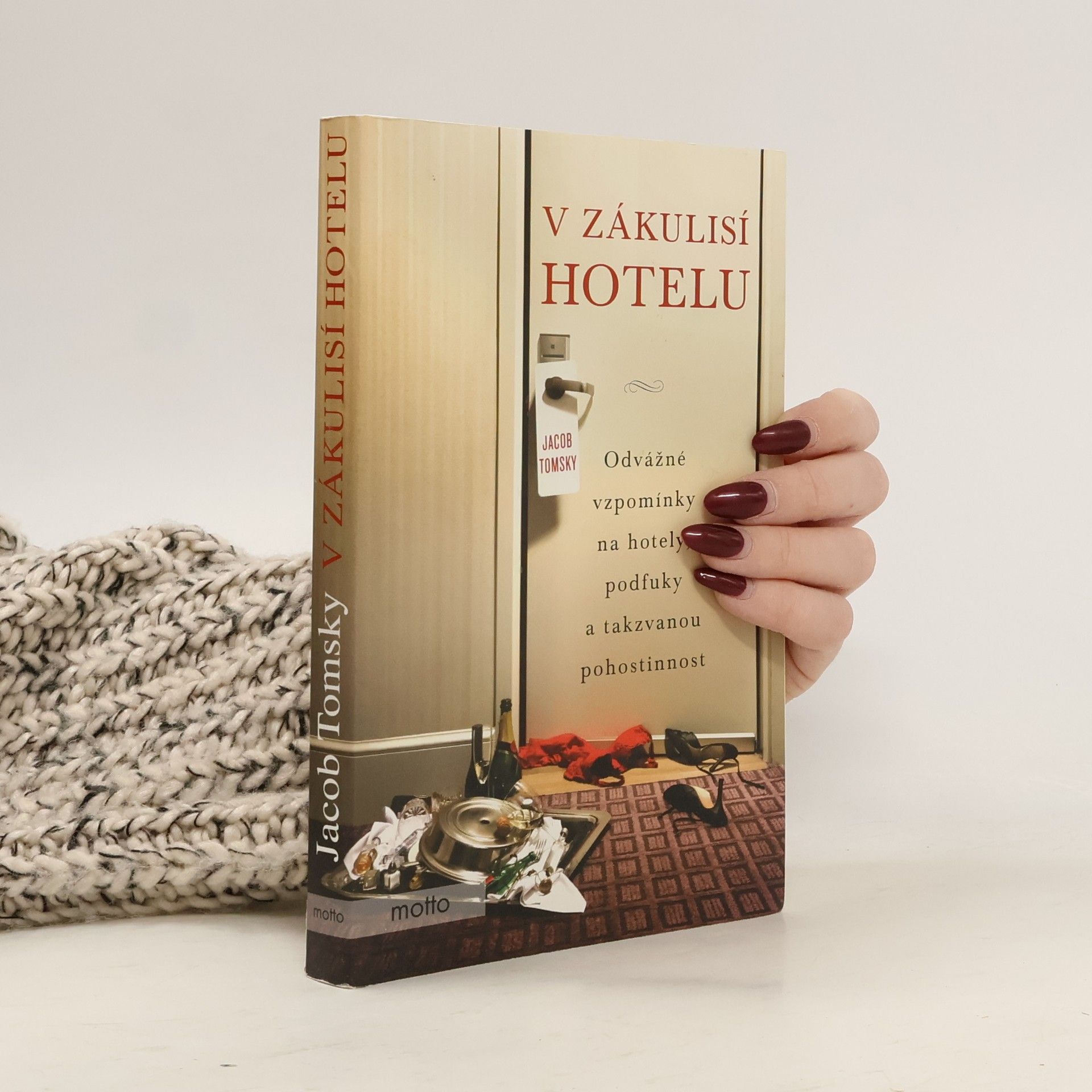 Jacob Tomsky V zákulisí hotelu: Odvážné vzpomínky na hotely, podfuky a takzvanou pohostinnost