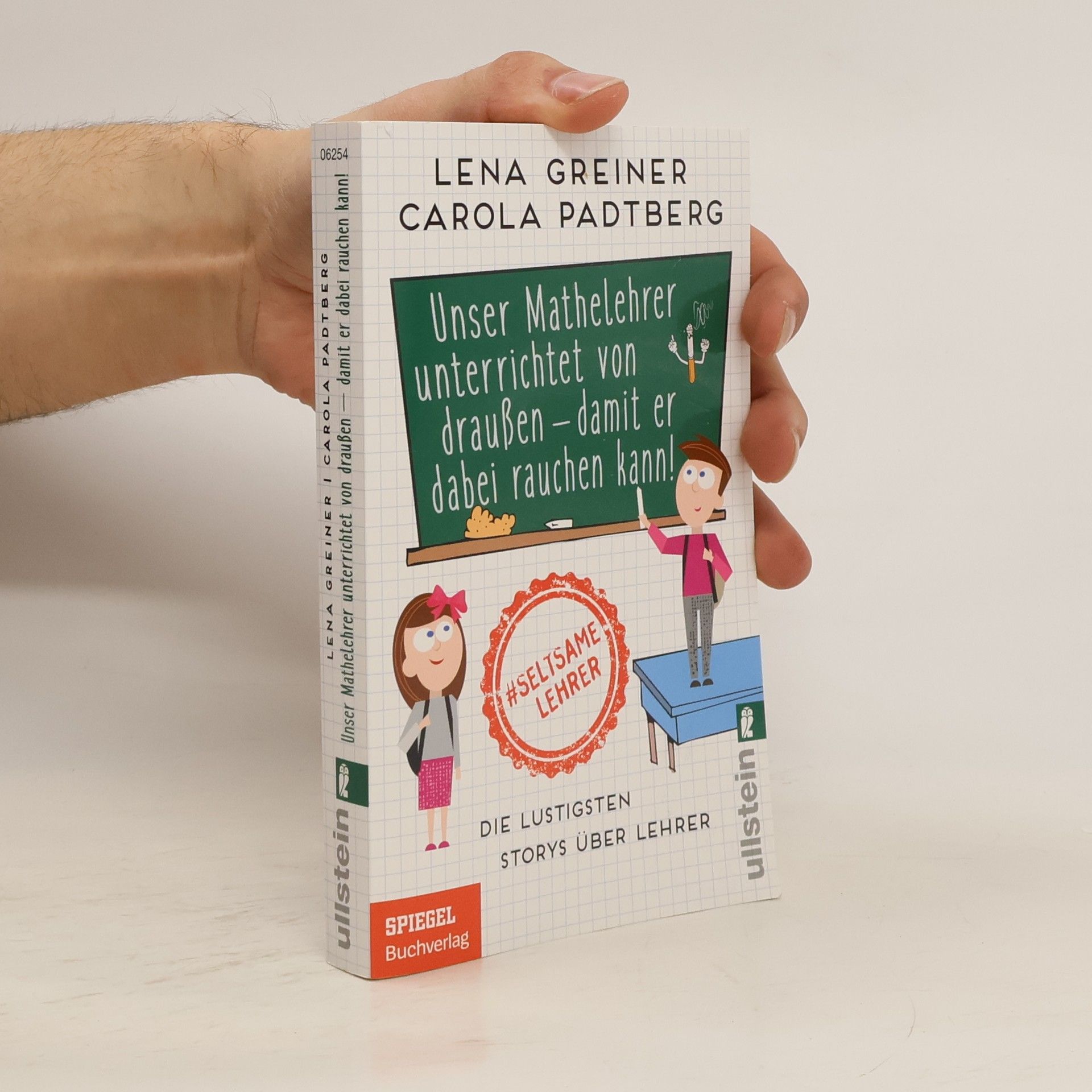 Lena Greiner Unser Mathelehrer unterrichtet von draußen - damit er dabei rauchen kann!