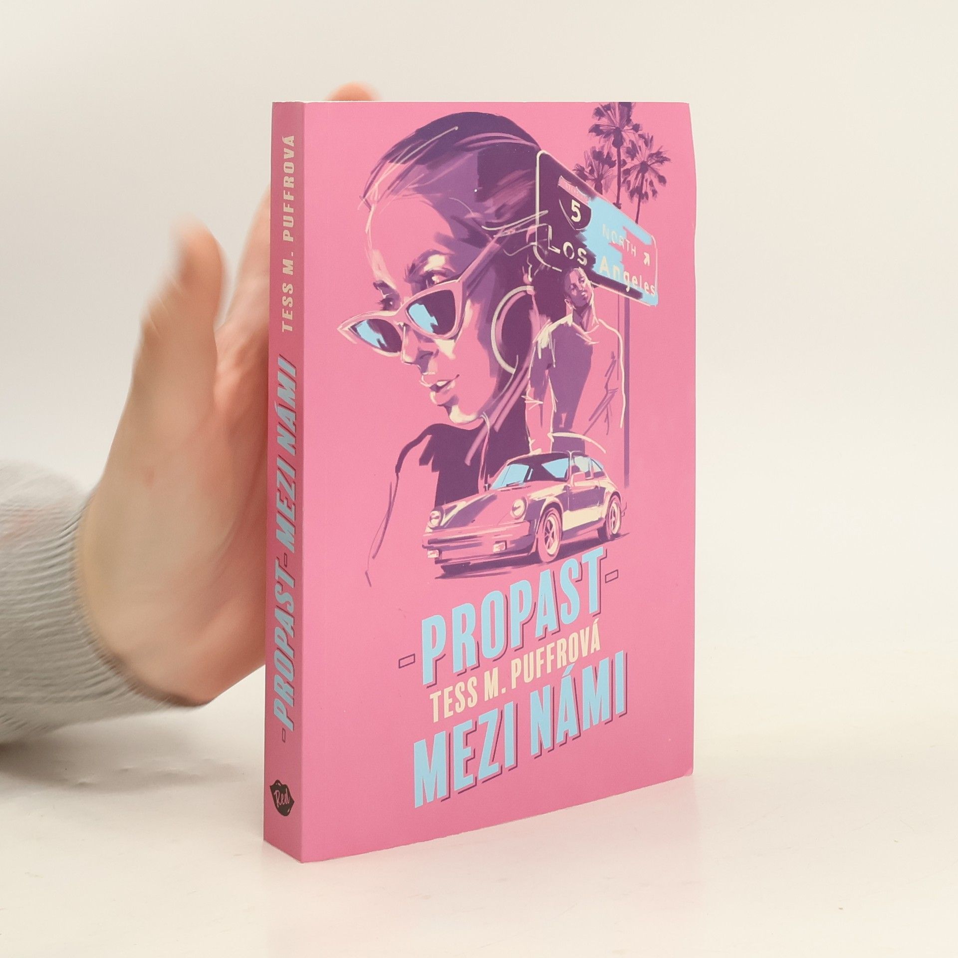 Tess M. Puffrová Propast mezi námi