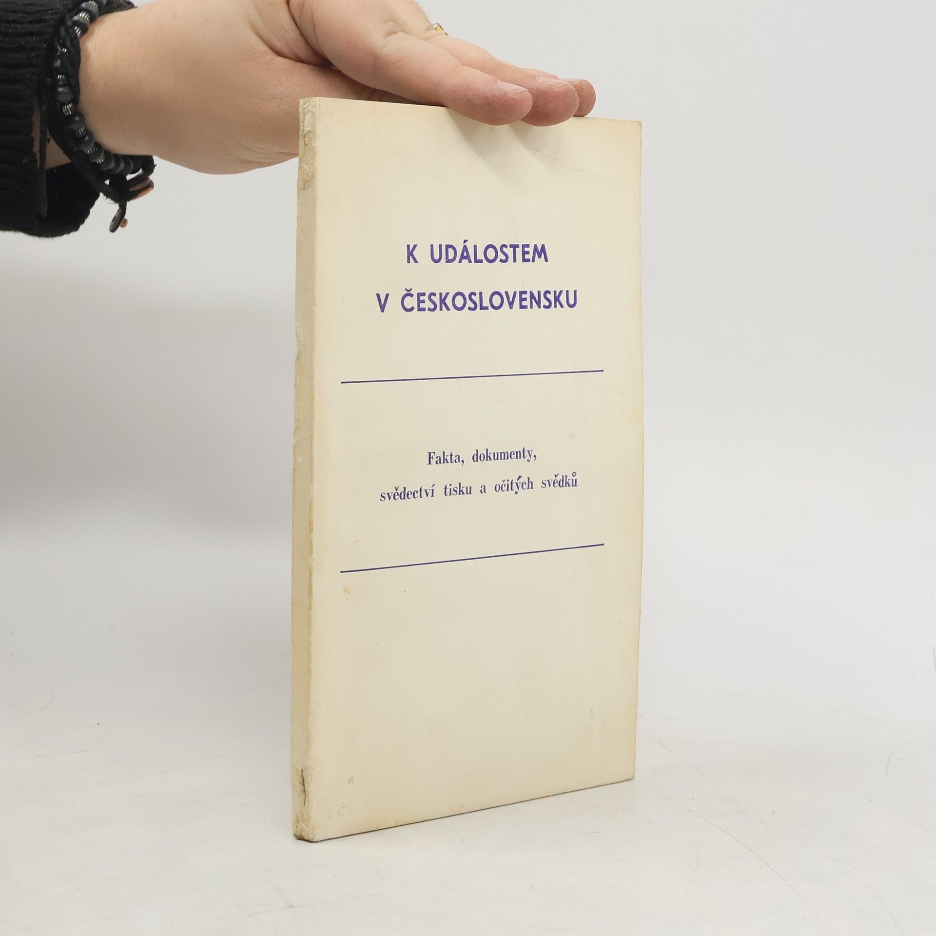 Autores varios K událostem v Československu. Fakta, dokumenty, svědectví tisku a očitých svědků