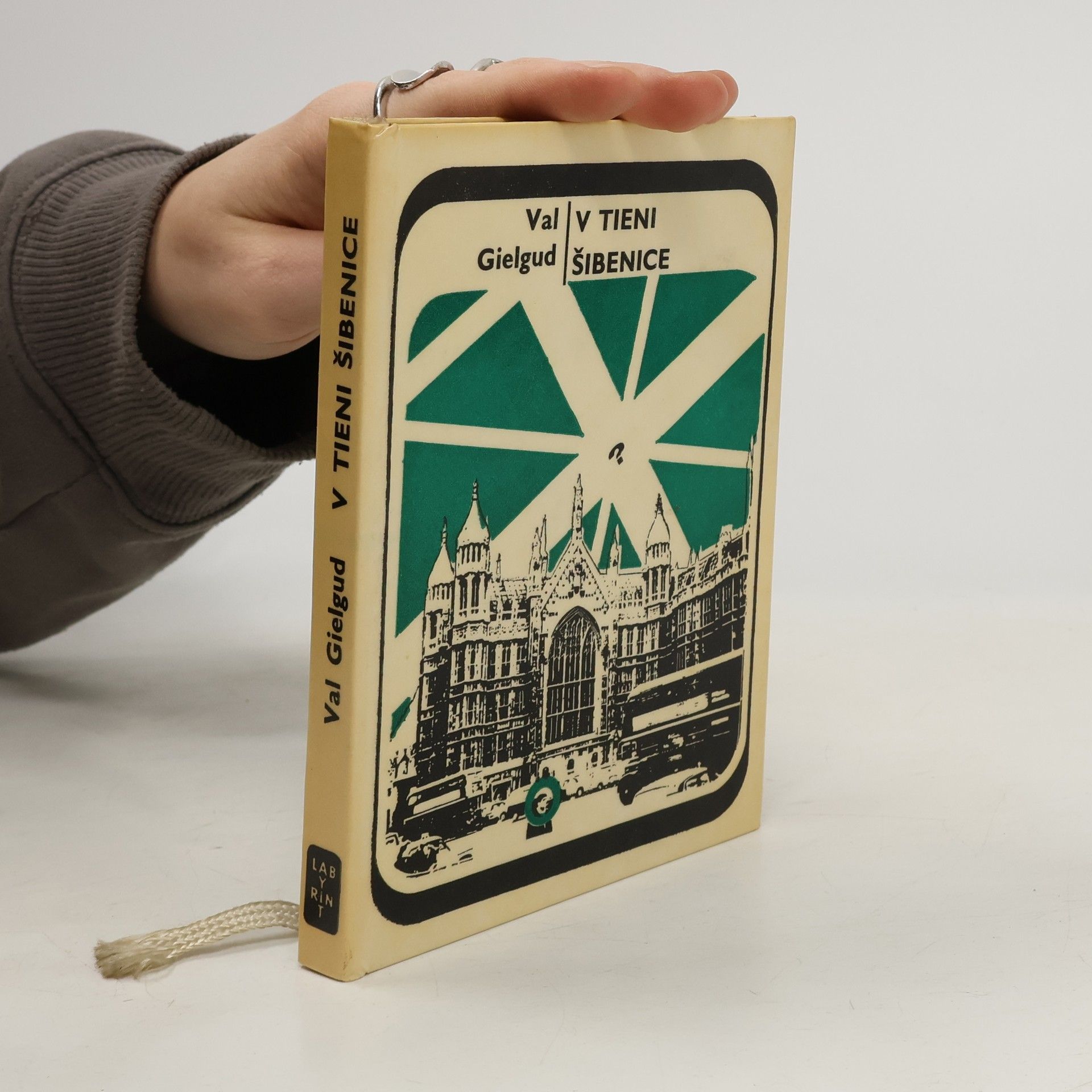 Val Gielgud V tieni šibenice