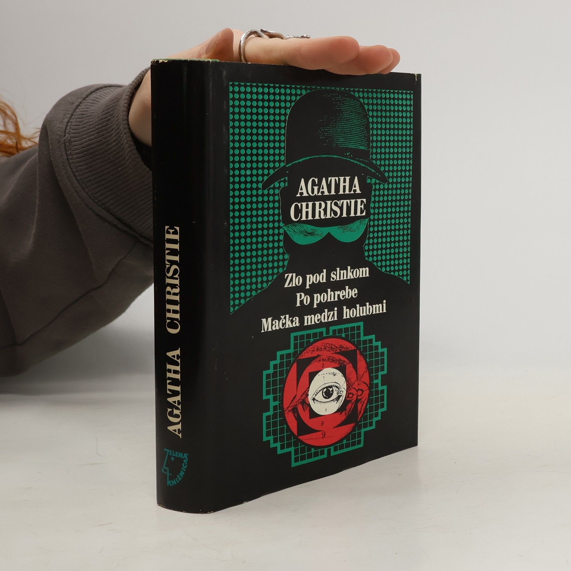 Agatha Christie Zlo pod slnkom. Po pohrebe. Mačka medzi holubmi