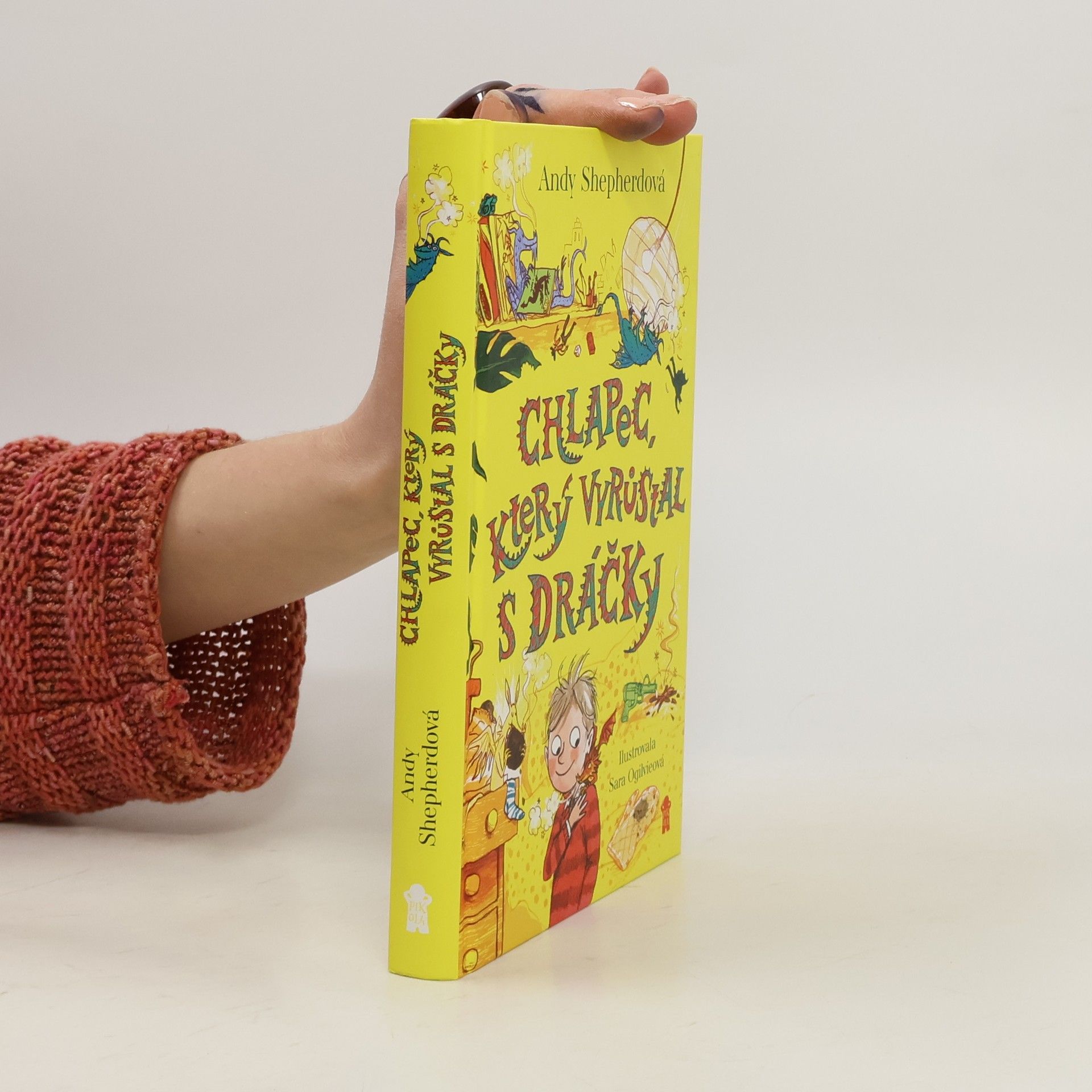 Andy Shepherd Chlapec, který vyrůstal s dráčky