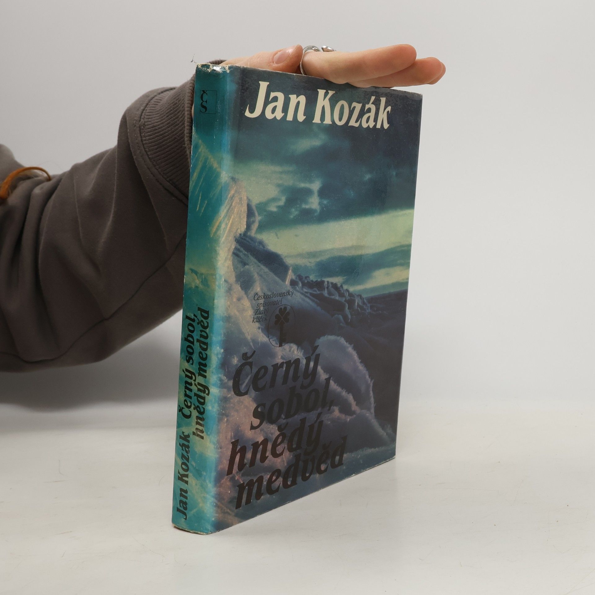 Jan A. Kozák Černý sobol, hnědý medvěd