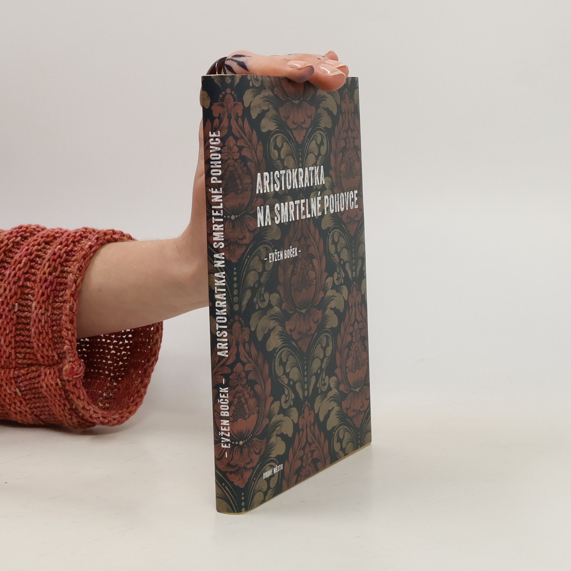 Aristokratka na smrtelné pohovce