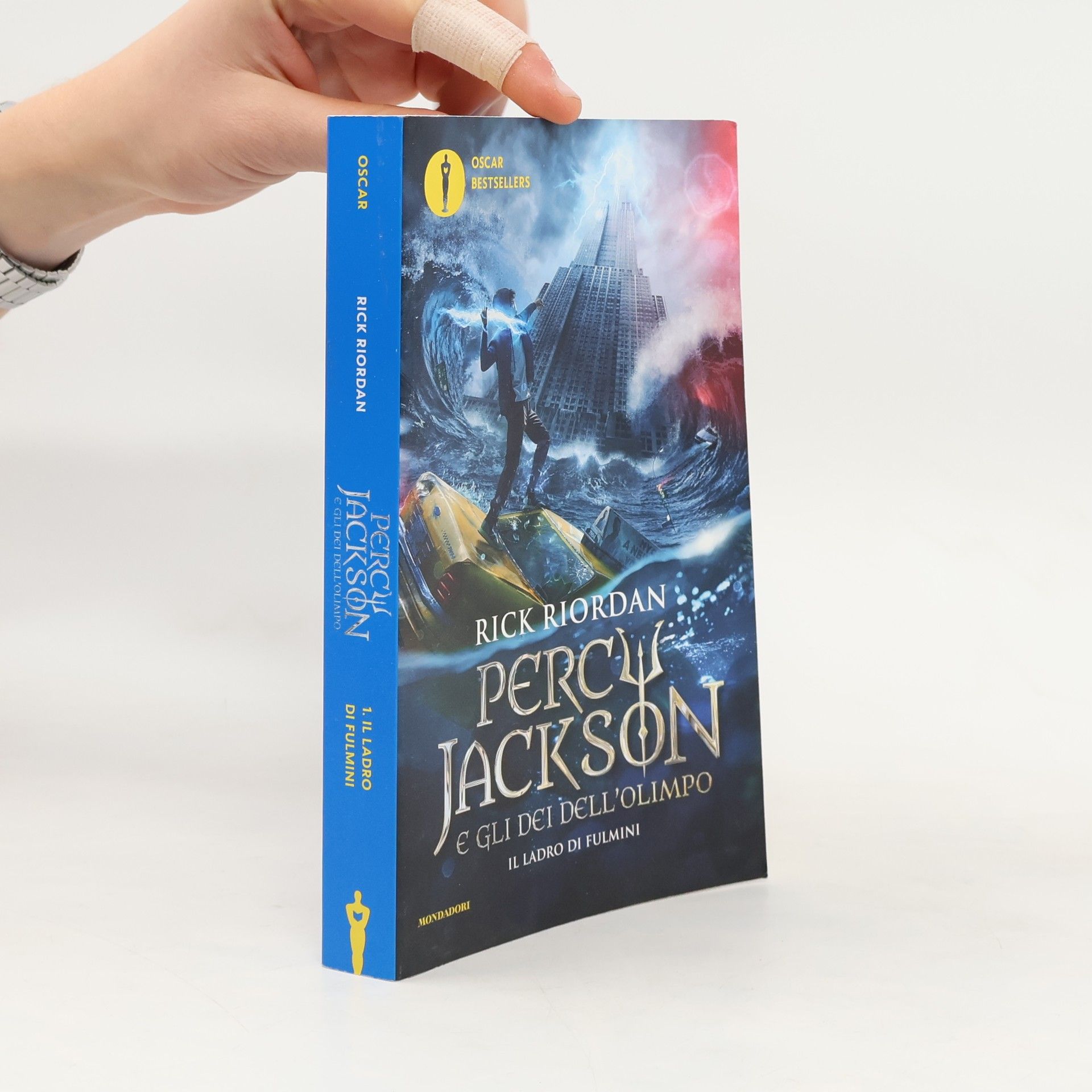 Rick Riordan Percy Jackson e gli dei dell'Olimpo - 1: Il ladro di fulmini. Nuova ediz.