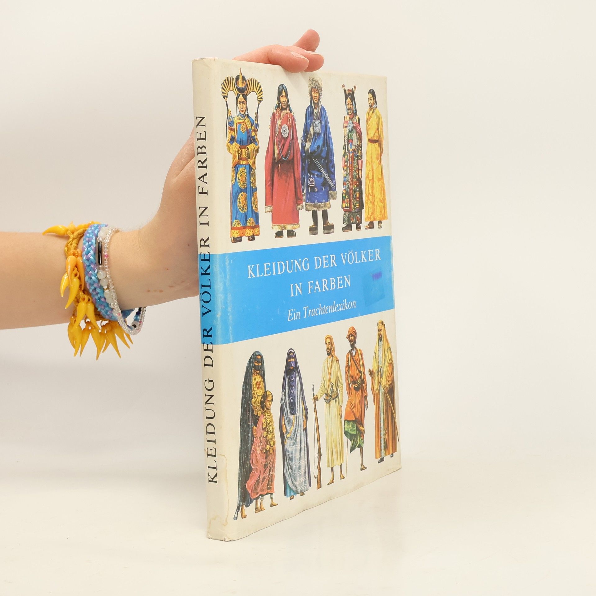 Kleidung der Völker in Farben