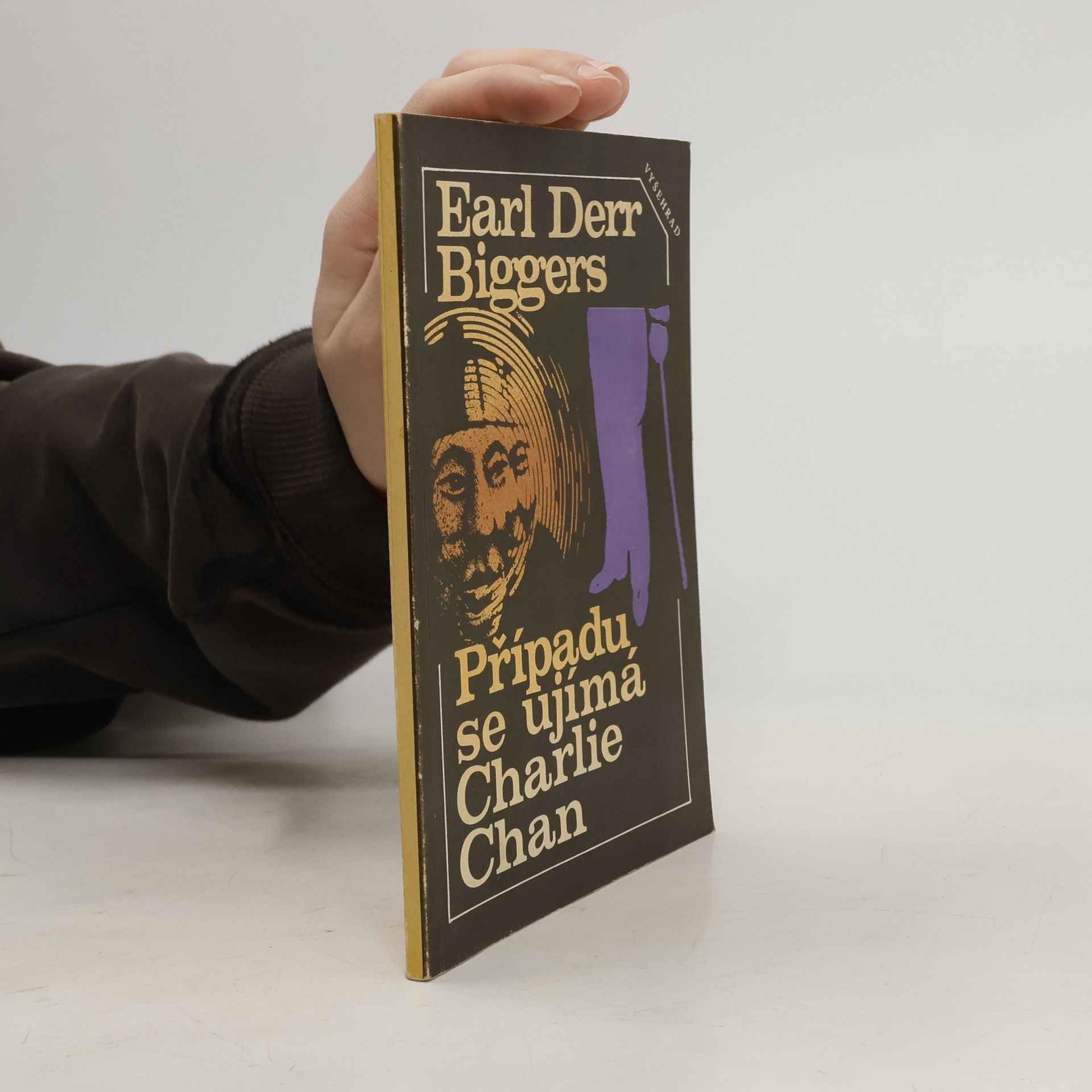 Earl Derr Biggers Případu se ujímá Charlie Chan