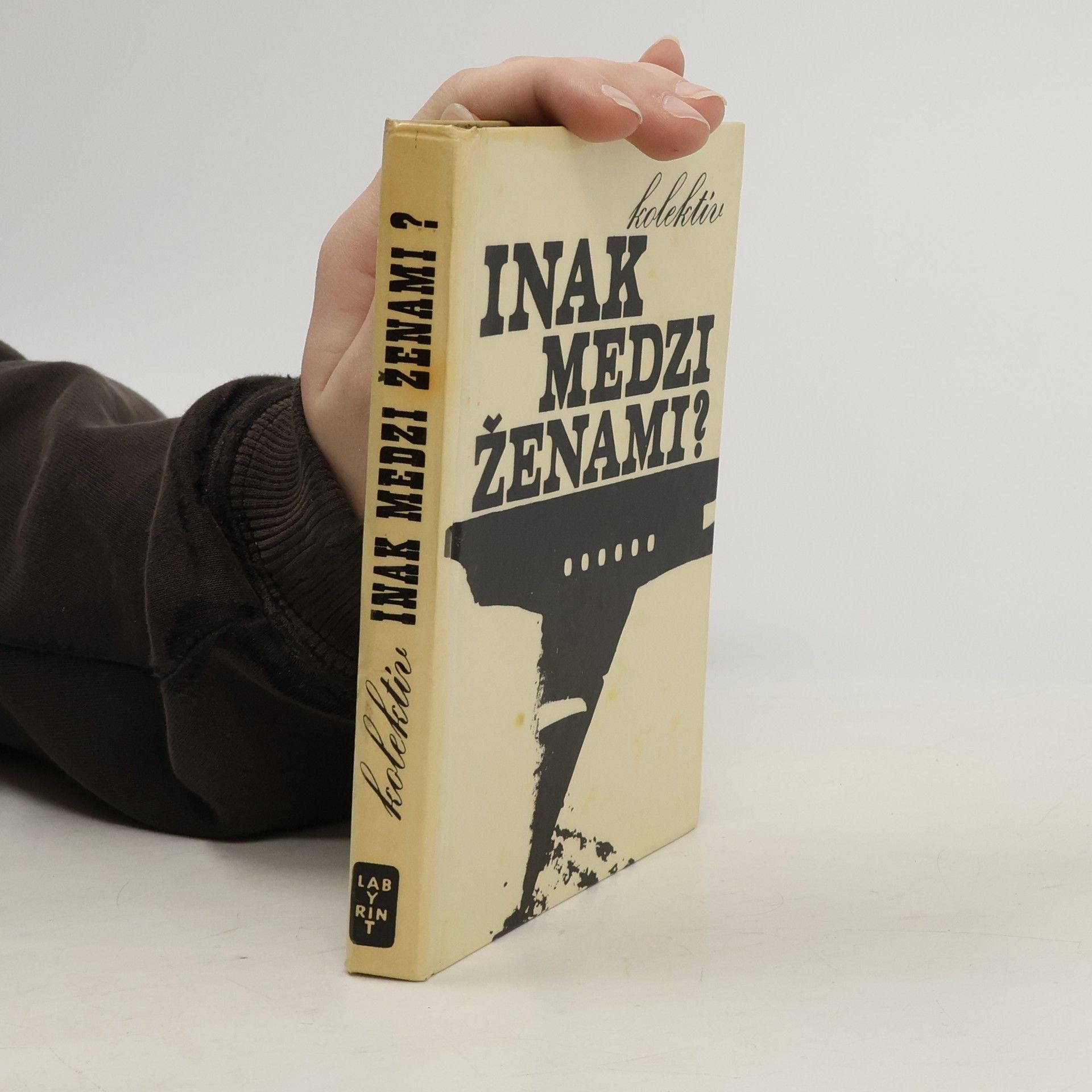 Autores varios Inak medzi ženami?