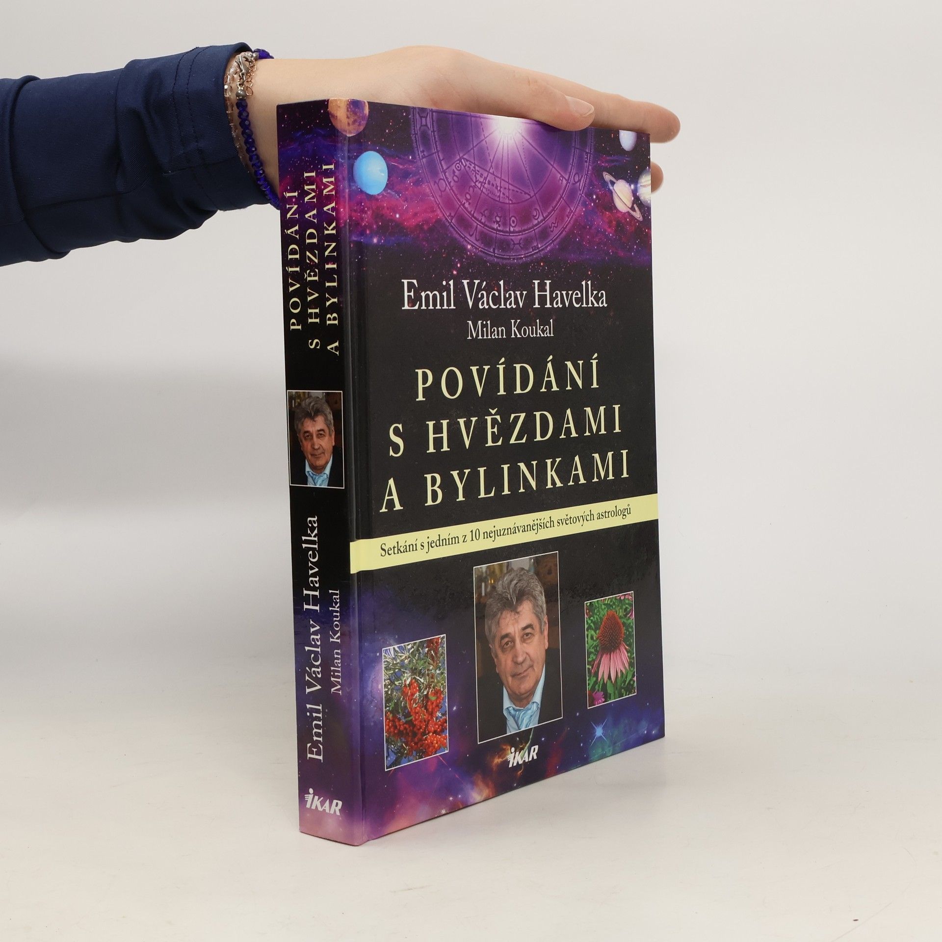 Povídání s hvězdami a bylinkami: setkání s jedním z 10 nejuznávanějších světových astrologů