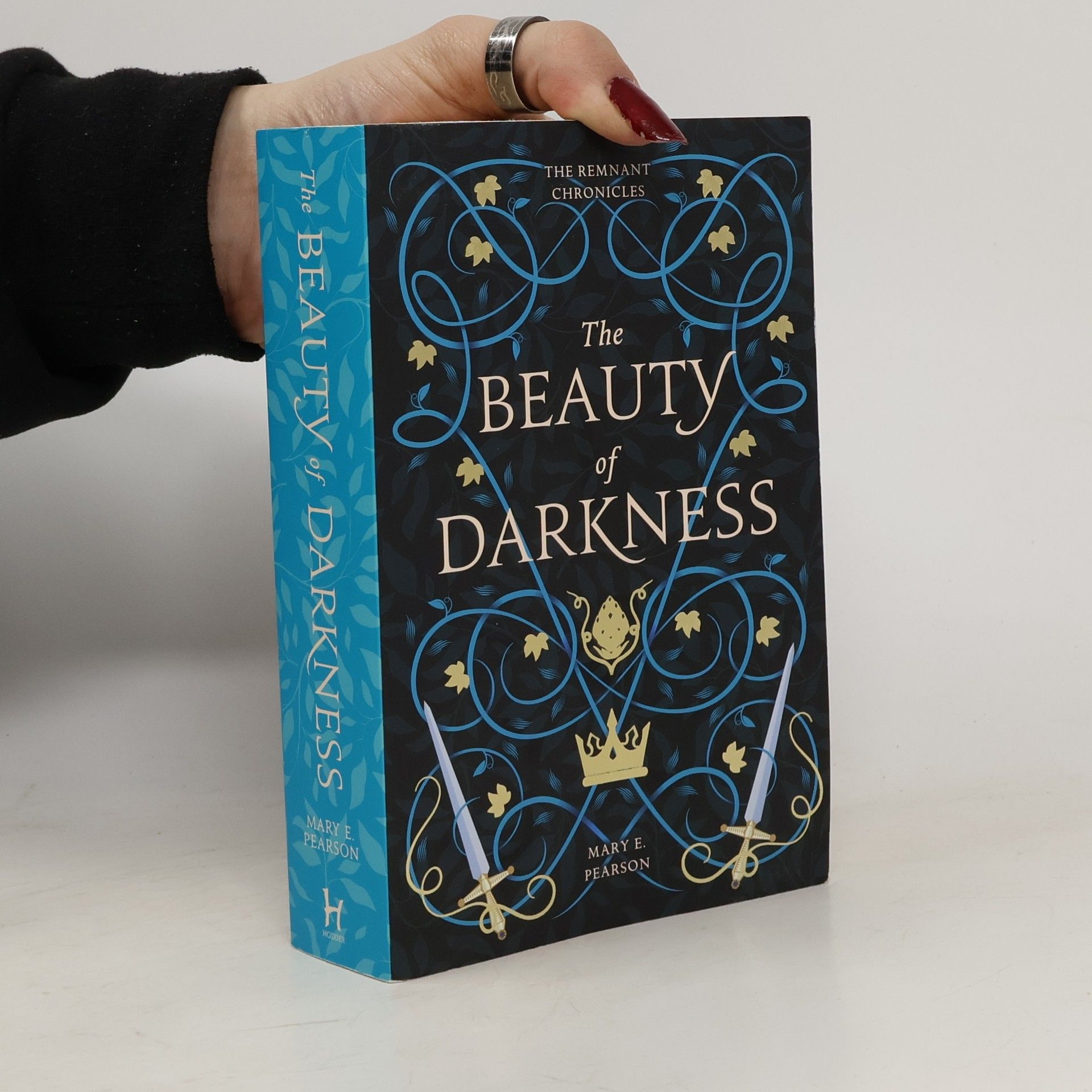 Mary E. Pearson The Beauty of Darkness