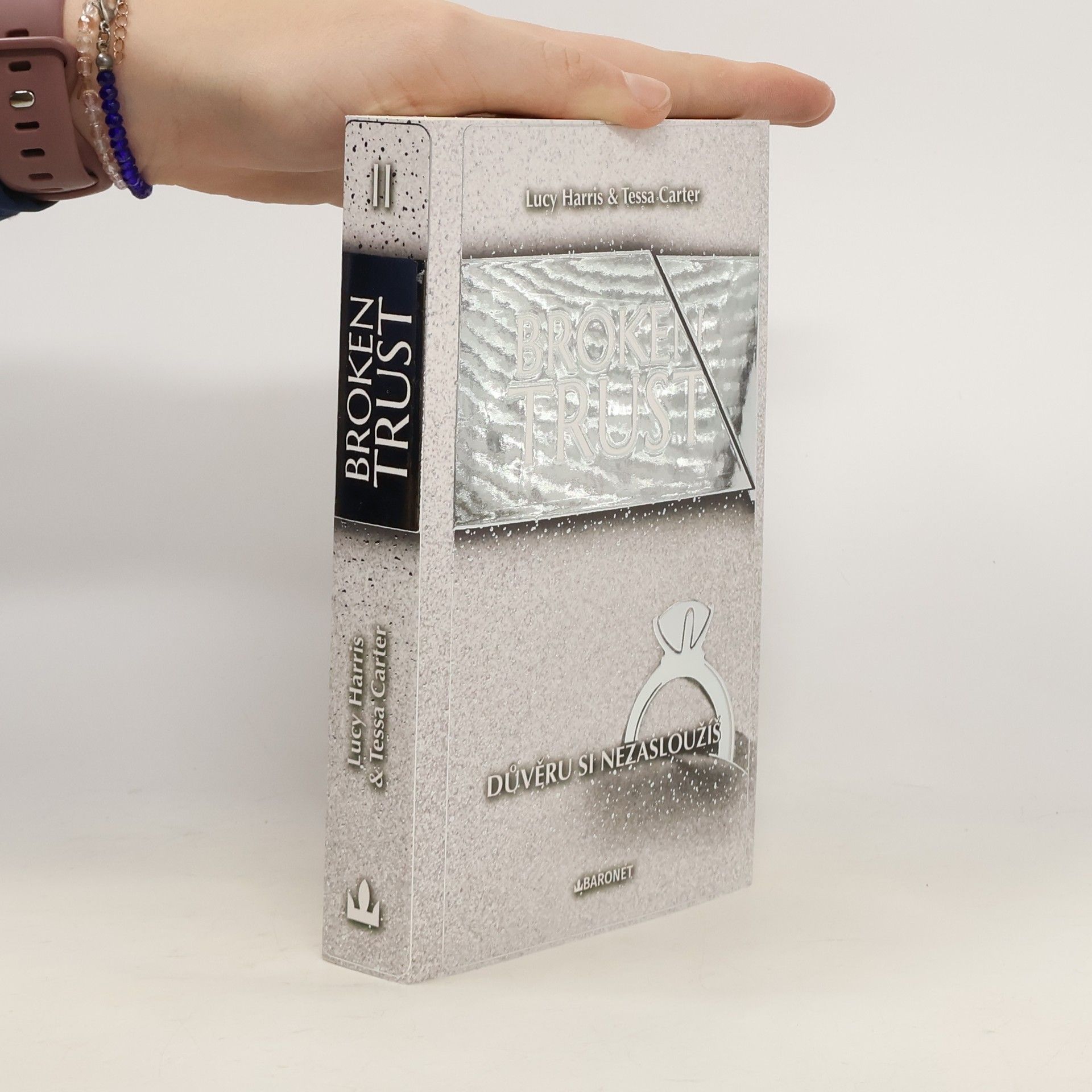 Broken Trust: Důvěru si nezasloužíš