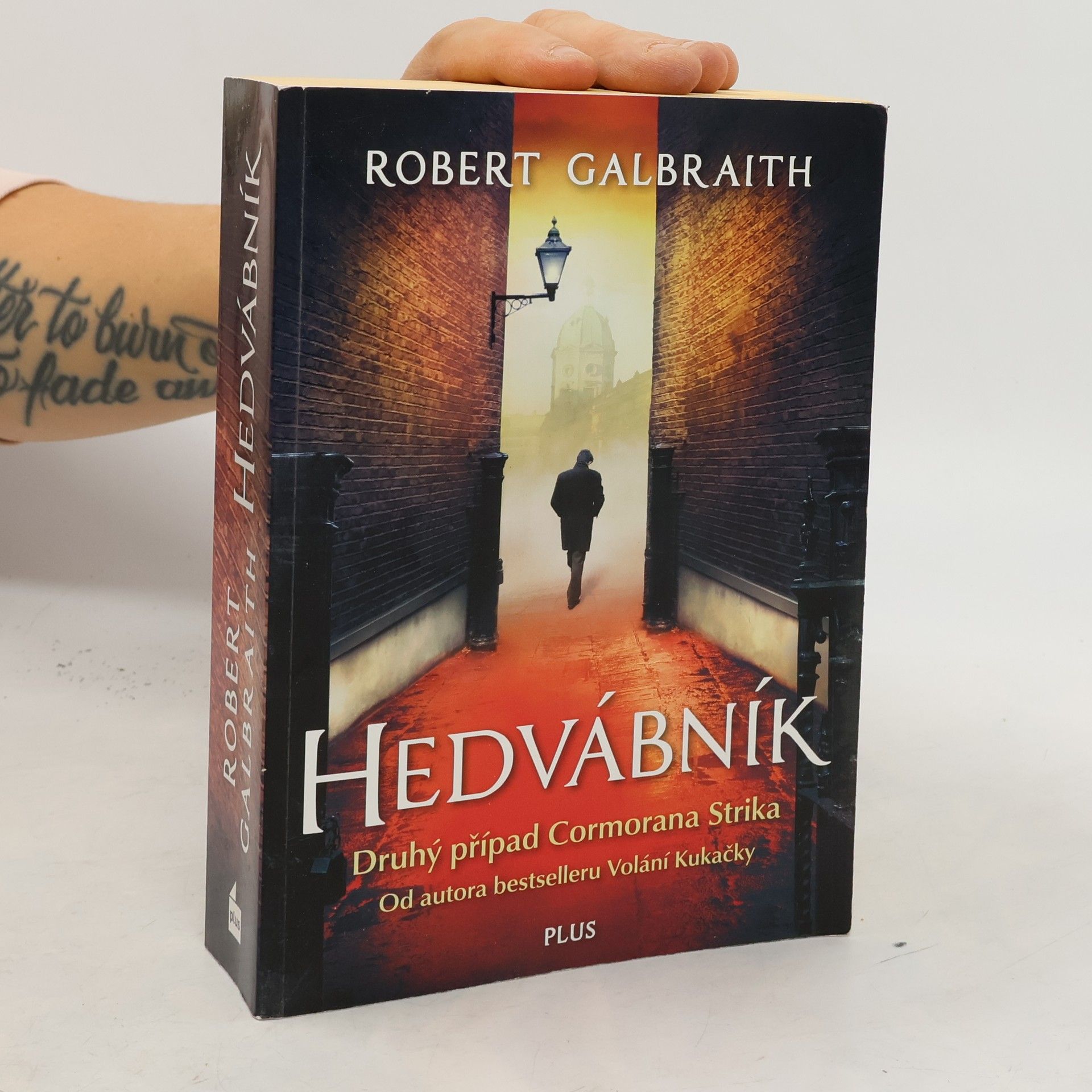 Robert Galbraith Hedvábník