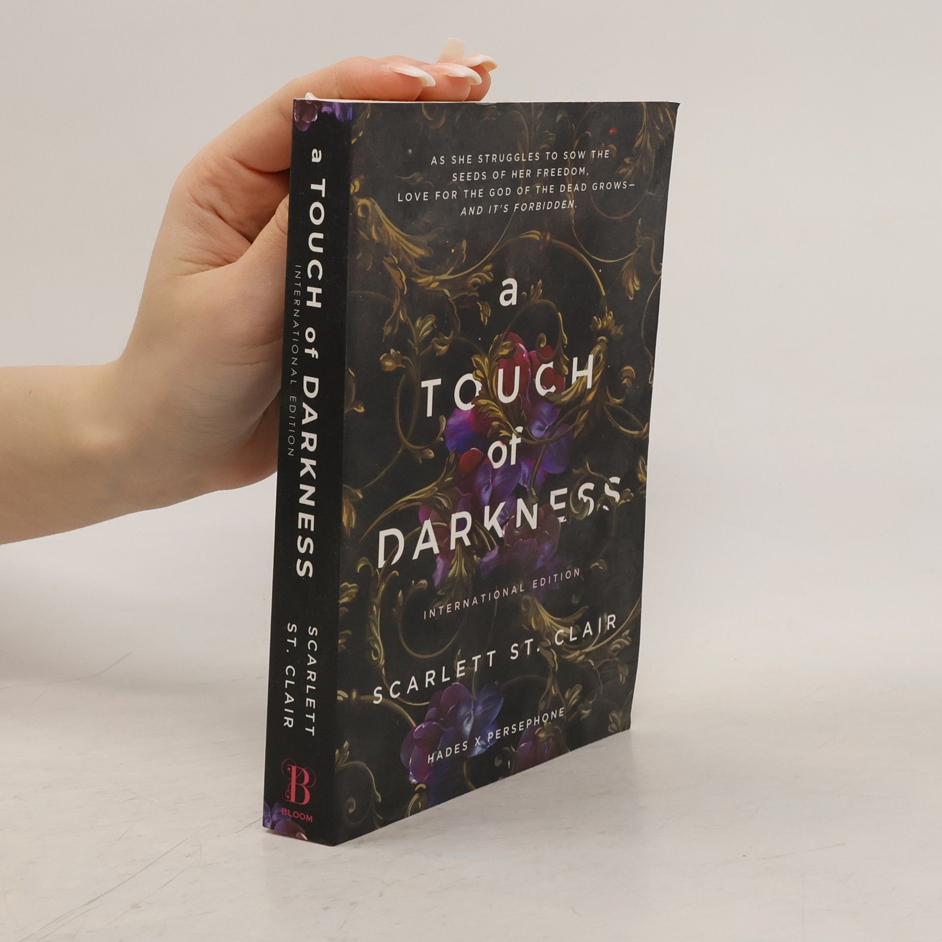 Scarlett St. Clair A Touch of Darkness