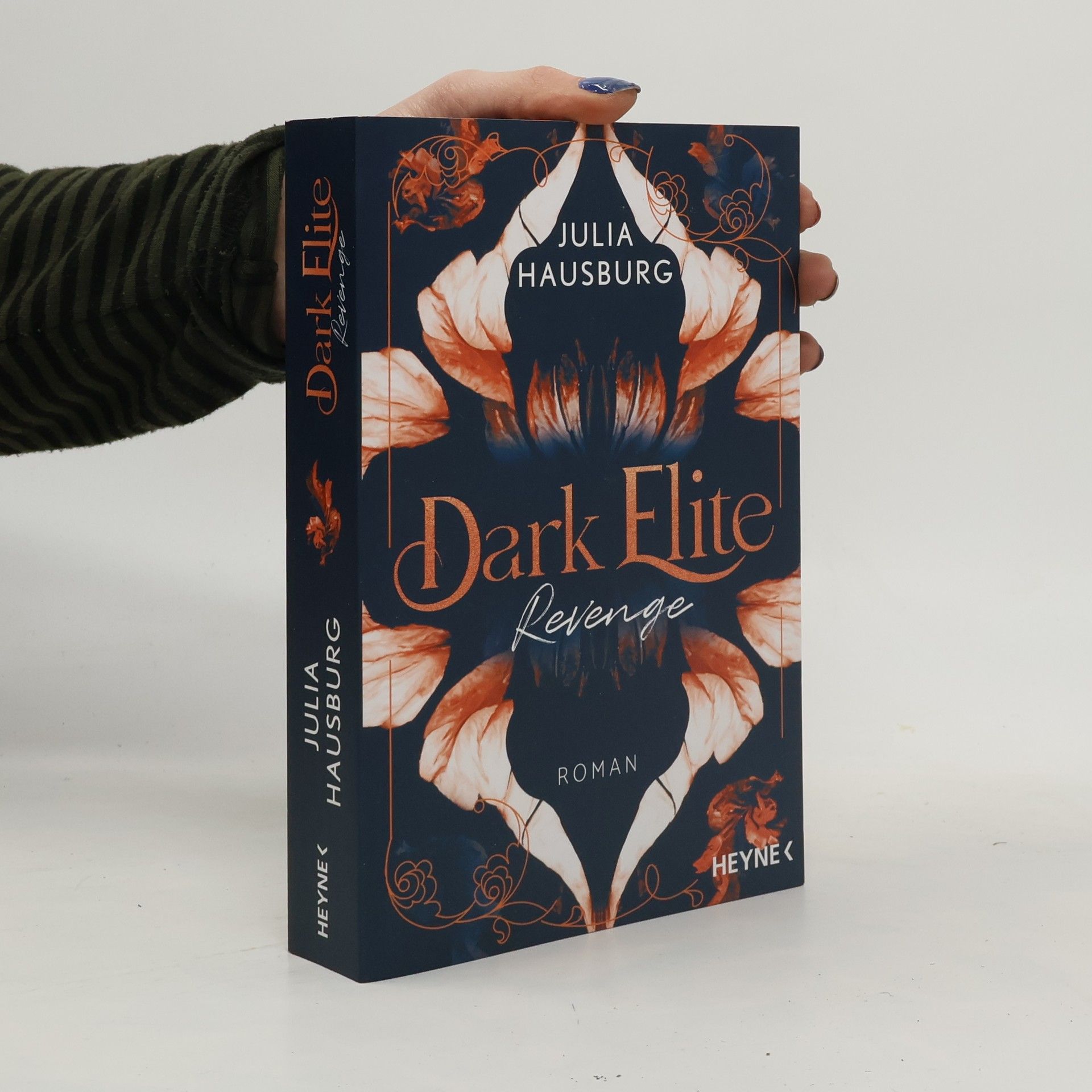 Julia Hausburg Dark Elite – Revenge