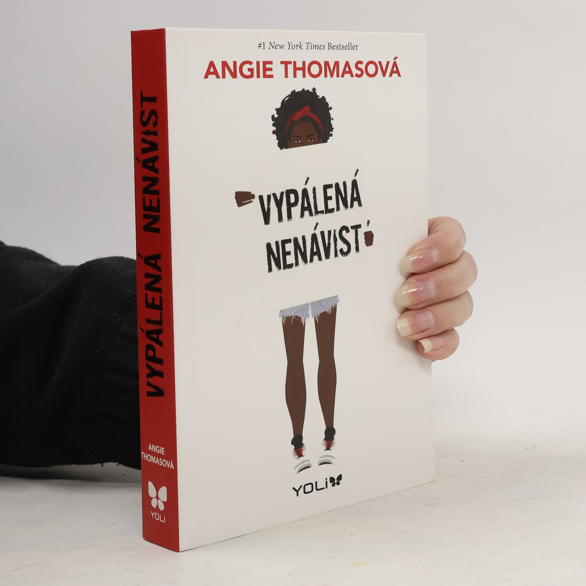 Angie Thomas Vypálená nenávist