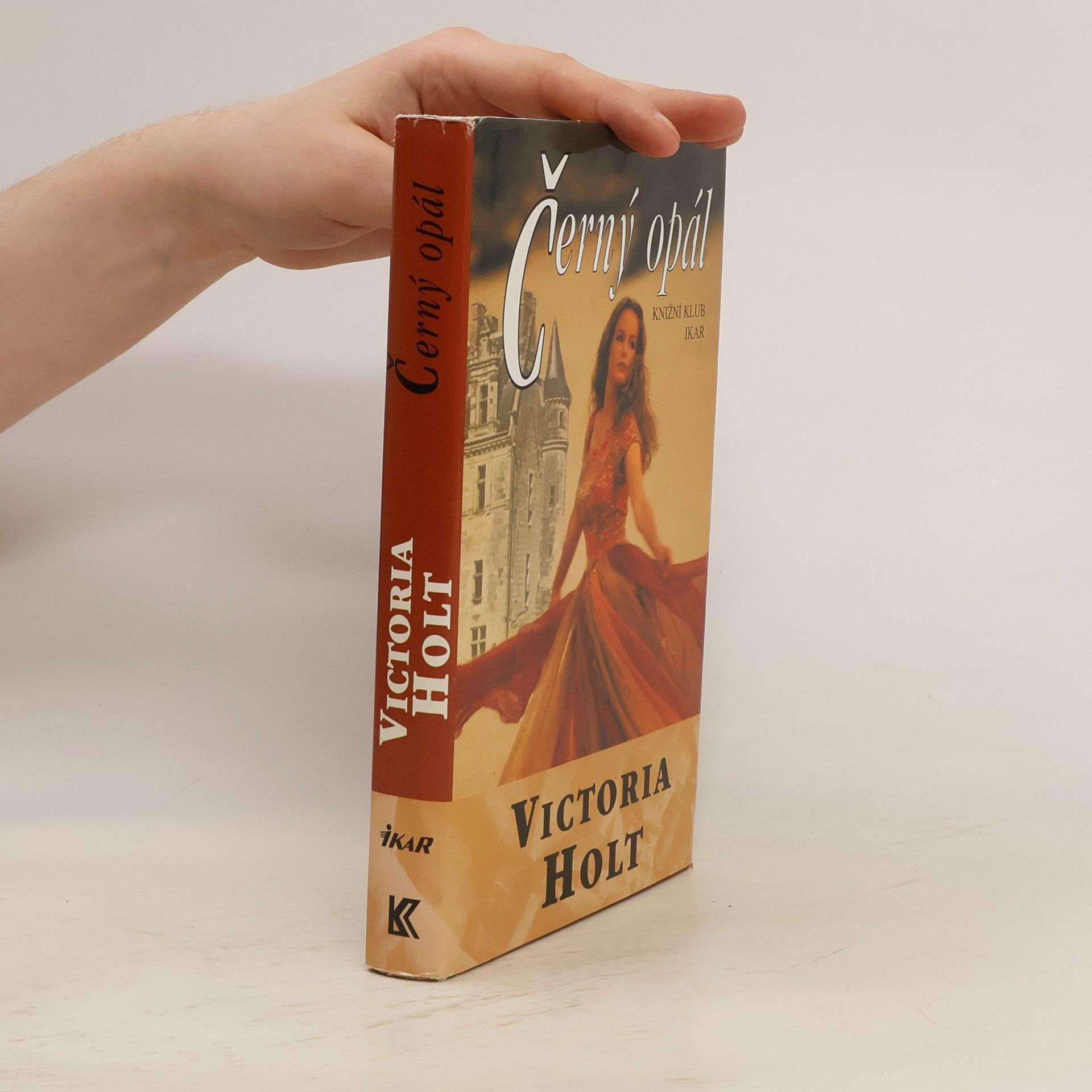 Eleanor Burford Černý opál