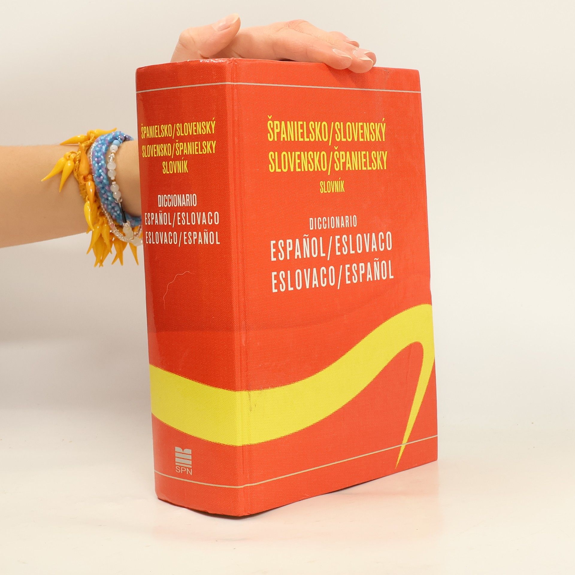 Autores varios Španielsko-slovenský, slovensko-španielsky slovník