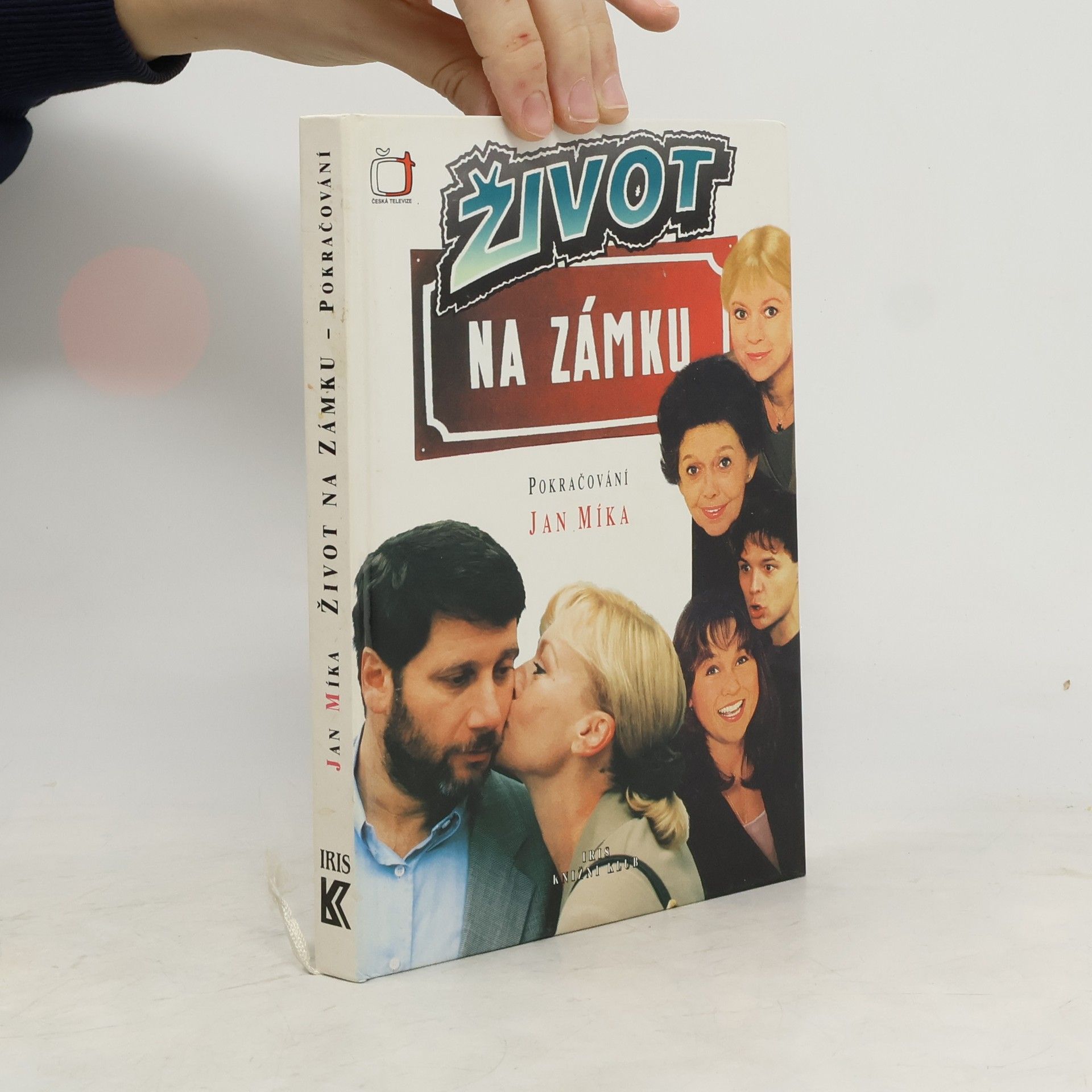 Život na zámku. Podle stejnojmenného televizního seriálu. Pokračování