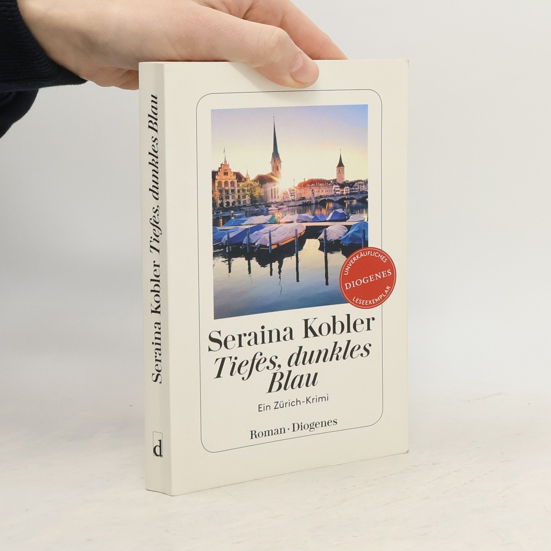 Seraina Kobler Tiefes, dunkles Blau