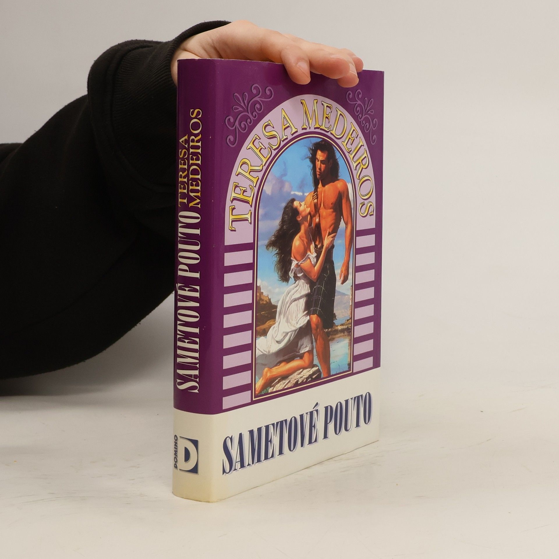 Medeiros Teresa Sametové pouto
