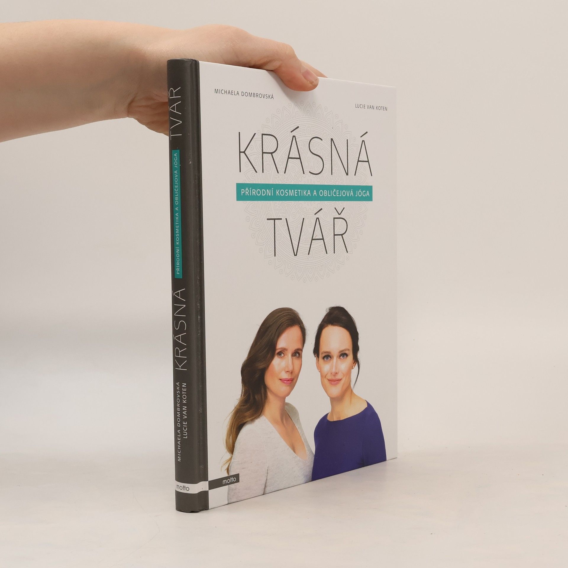 Michaela Dombrovská Krásná tvář : přírodní kosmetika a obličejová jóga