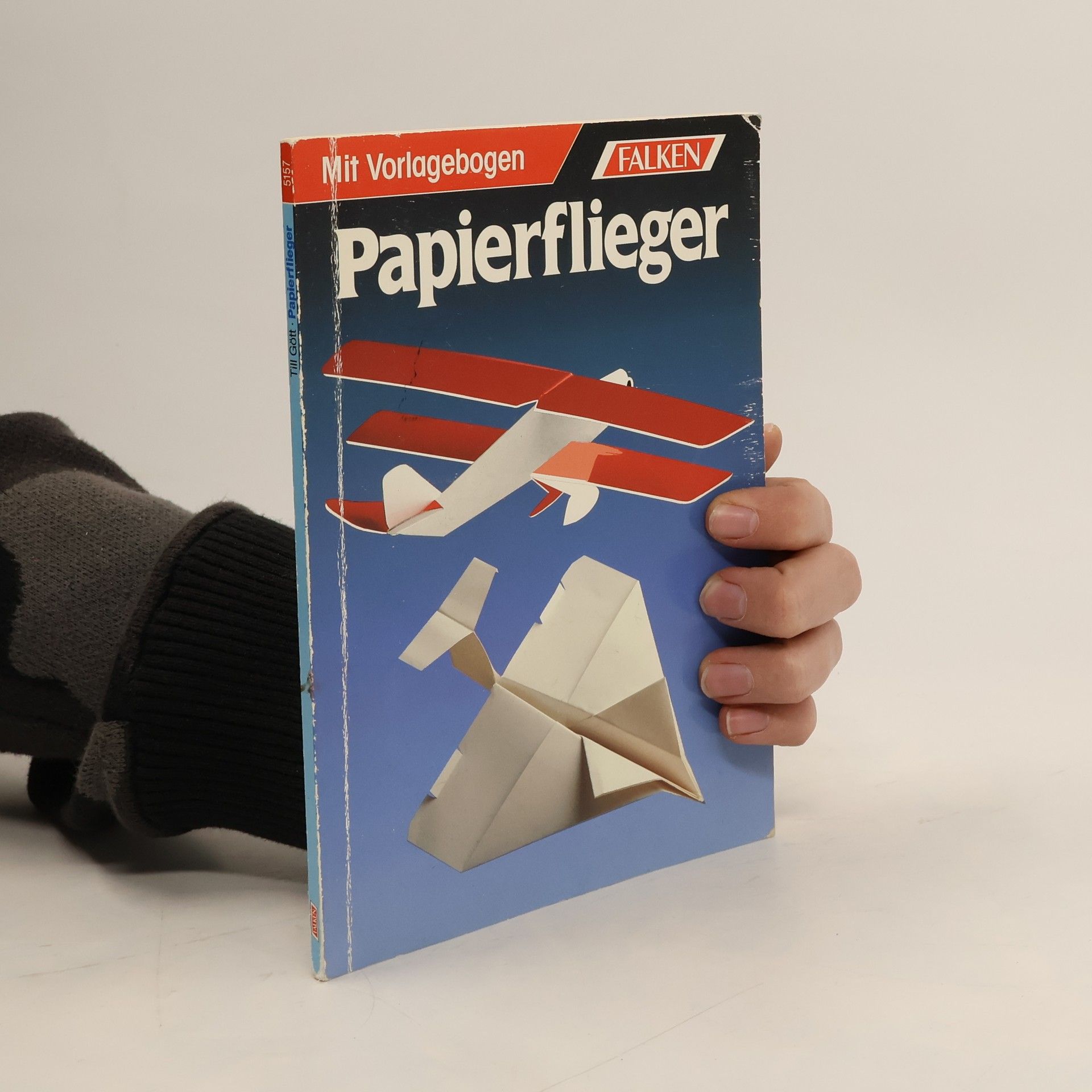 Till Gött Papierflieger