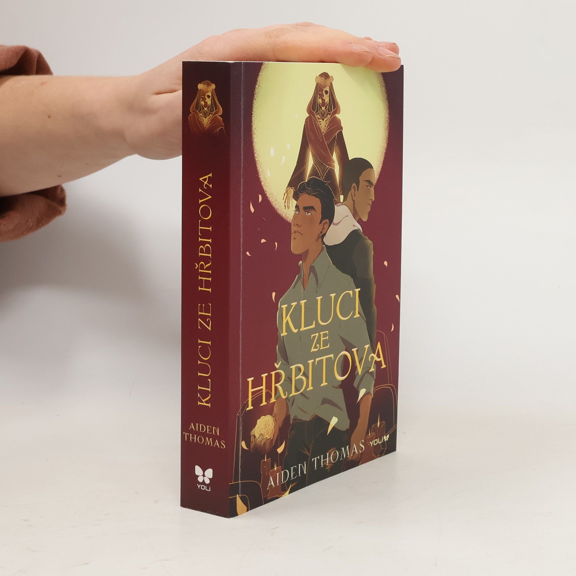 Aiden Thomas Kluci ze hřbitova