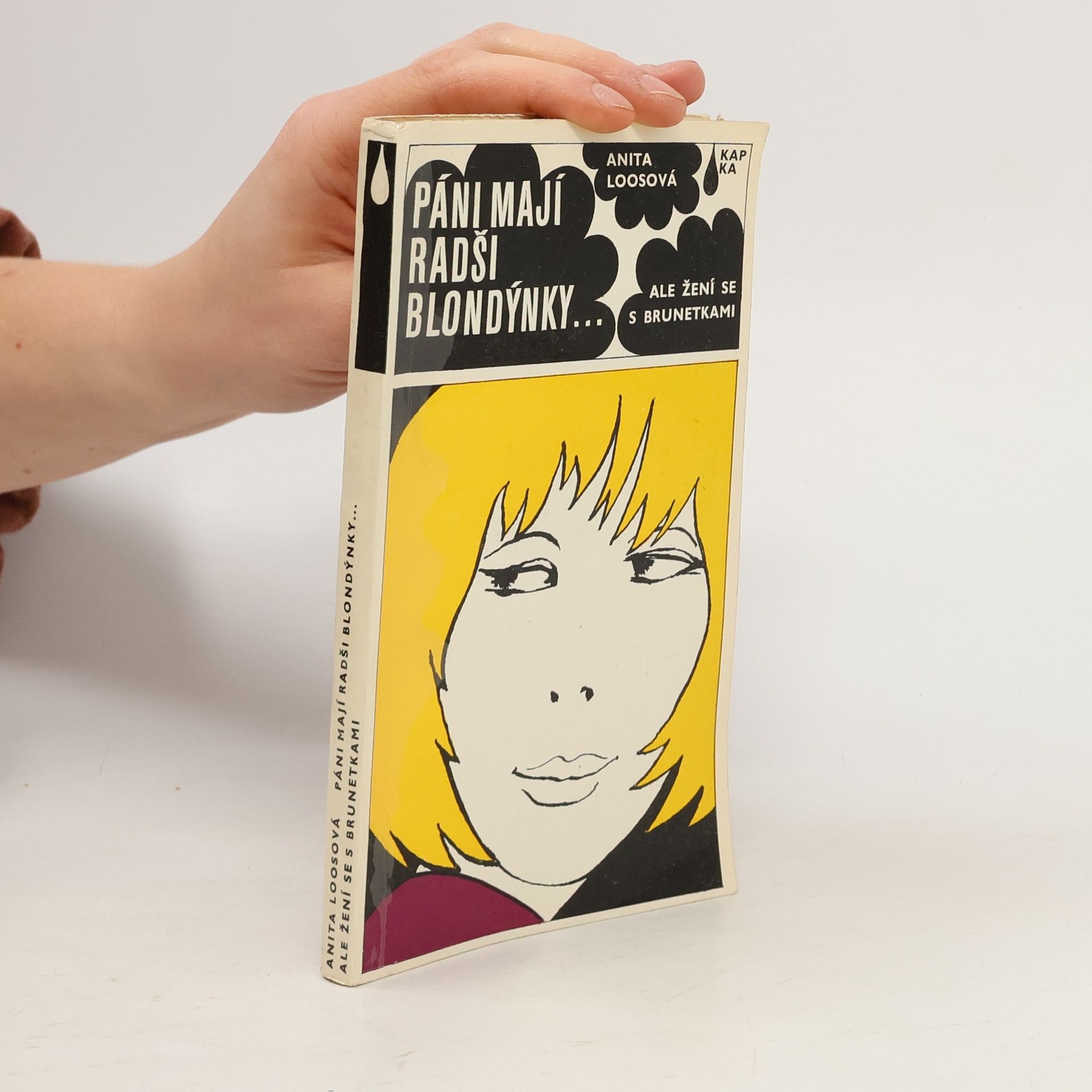 Páni mají rádi blondýnky... ale žení se s brunetkami